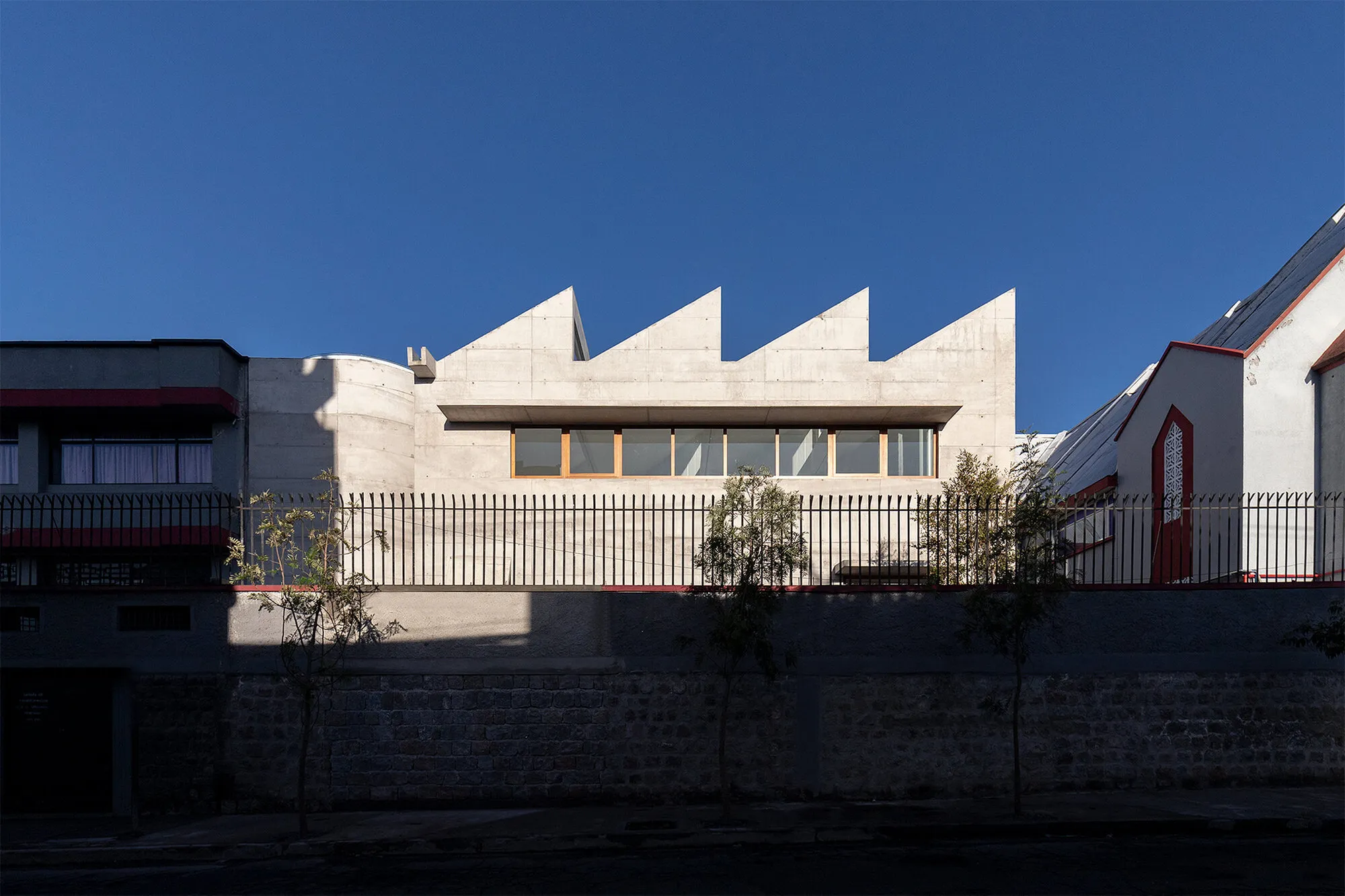 STUDIO BLUR Channels Ozenfant's Studio in a Wedge-Shaped Art Building for a Quito School Campus