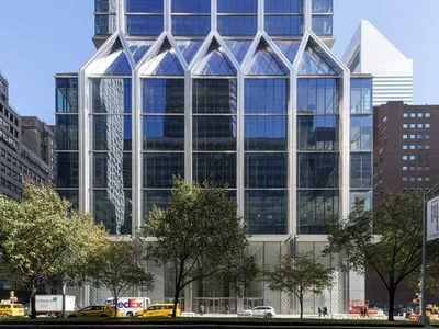Nestled in the heart of New York City, Foster + Partners have completed Park Avenue's first full-block building in over 50 years.