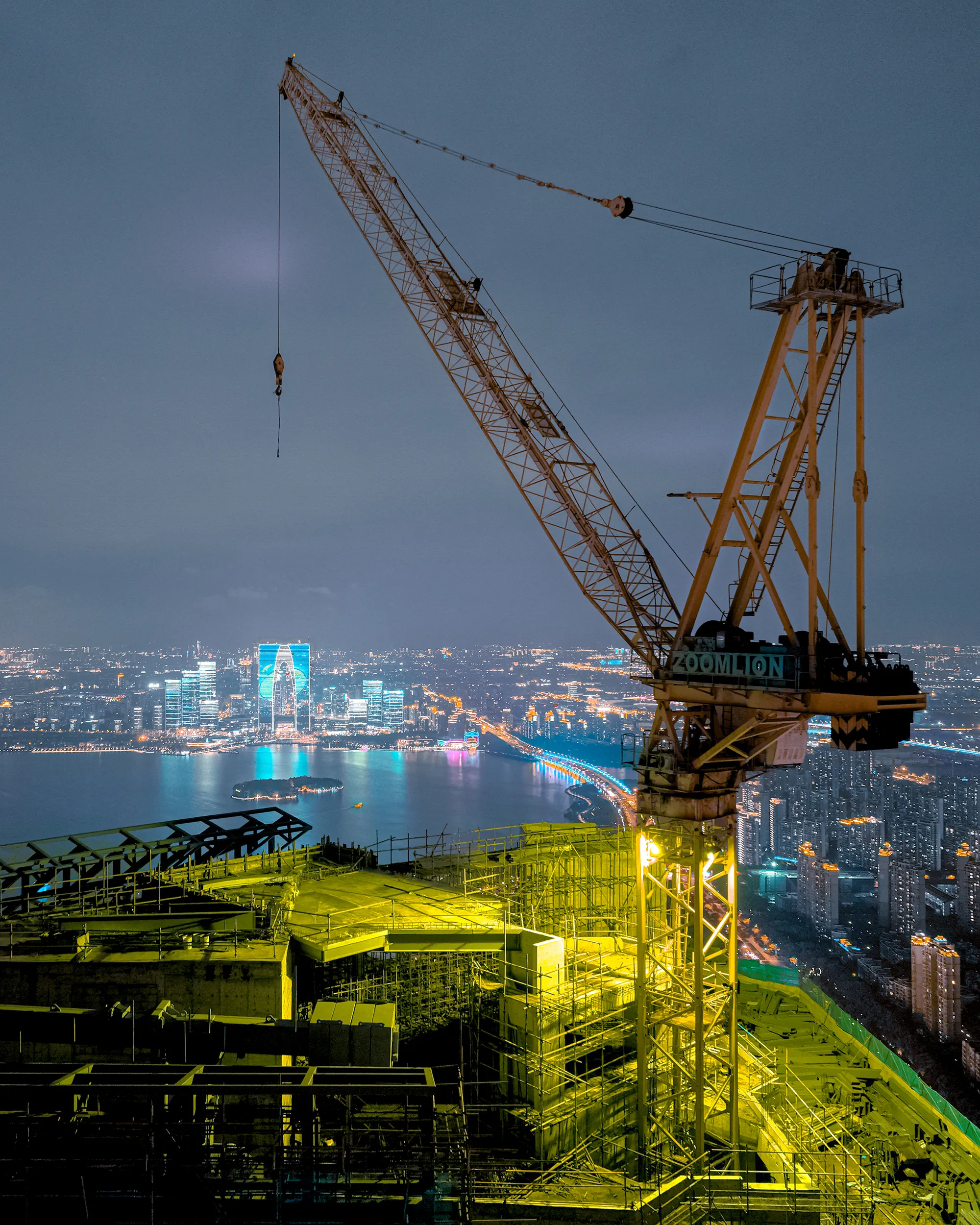 Lone sowers who build cities