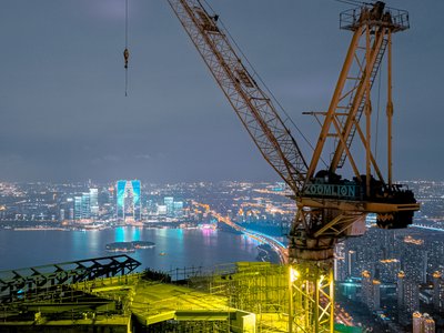 Lone sowers who build cities