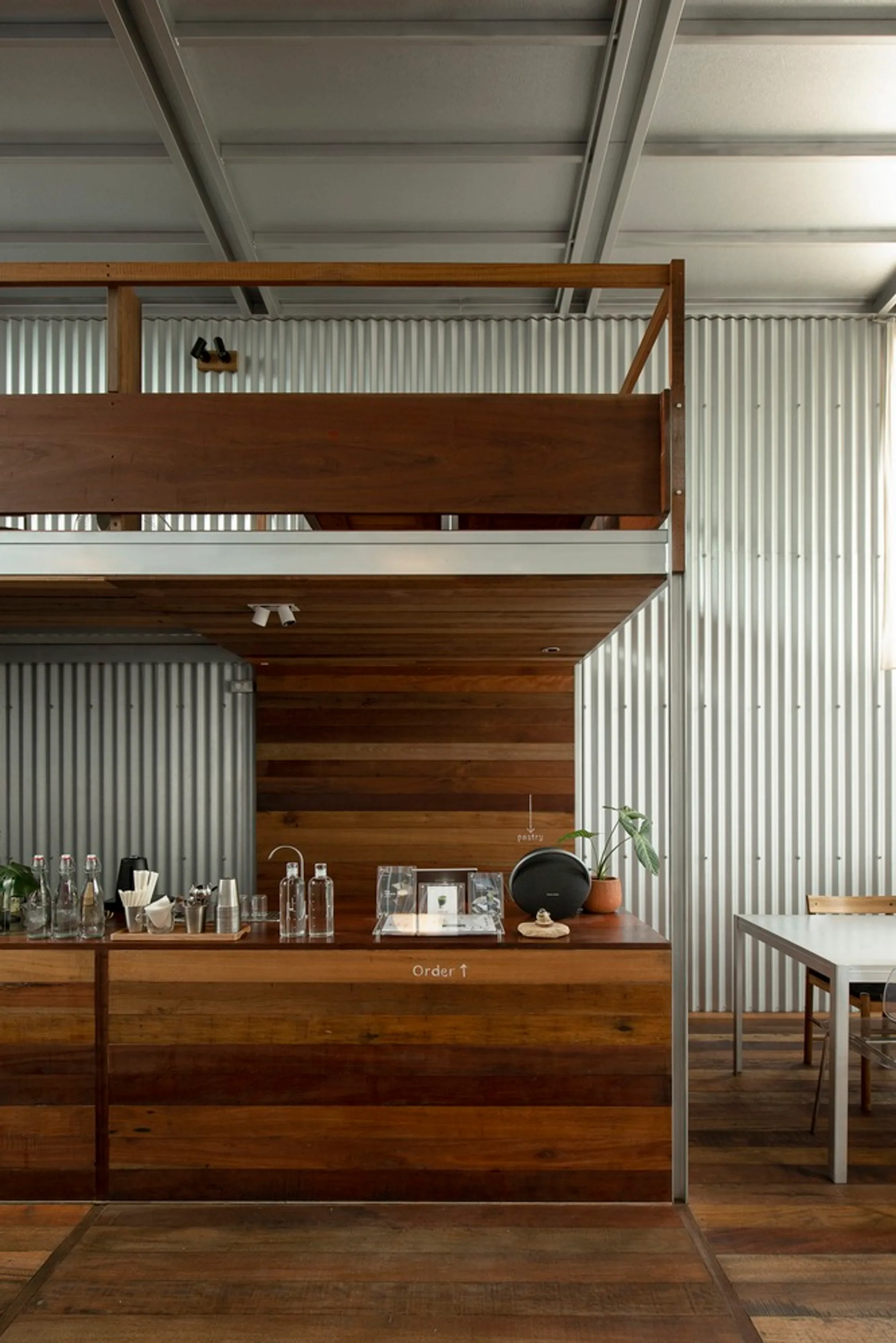 Ton Corner Coffee Shop by TON Architects: A Harmonious Blend of Tradition and Modernity in Hue, Vietnam
