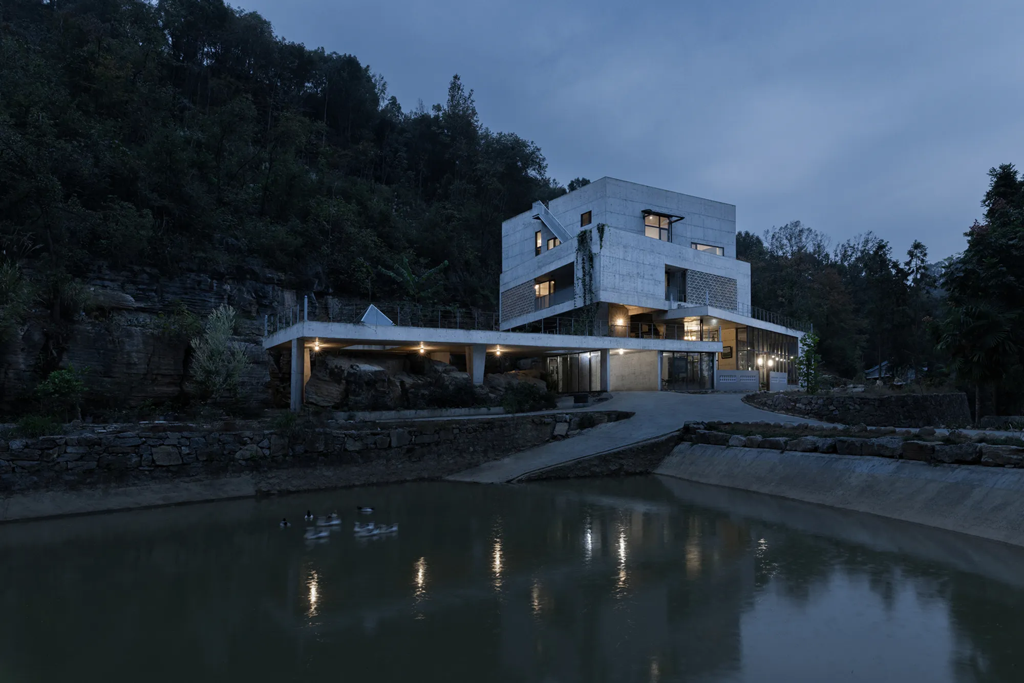 House Shiyangshan No. 1 by Describing Architects: A Rural Retreat in Harmony with Nature