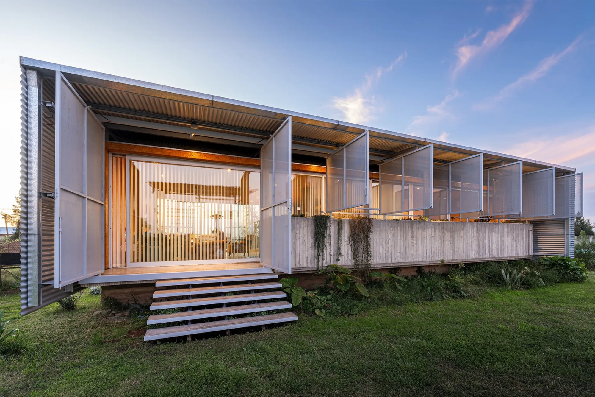 House in Las Golondrinas – Sustainable Rural Design by Arquitecto Sebastián Miranda & Arquitecto Julián Ierace