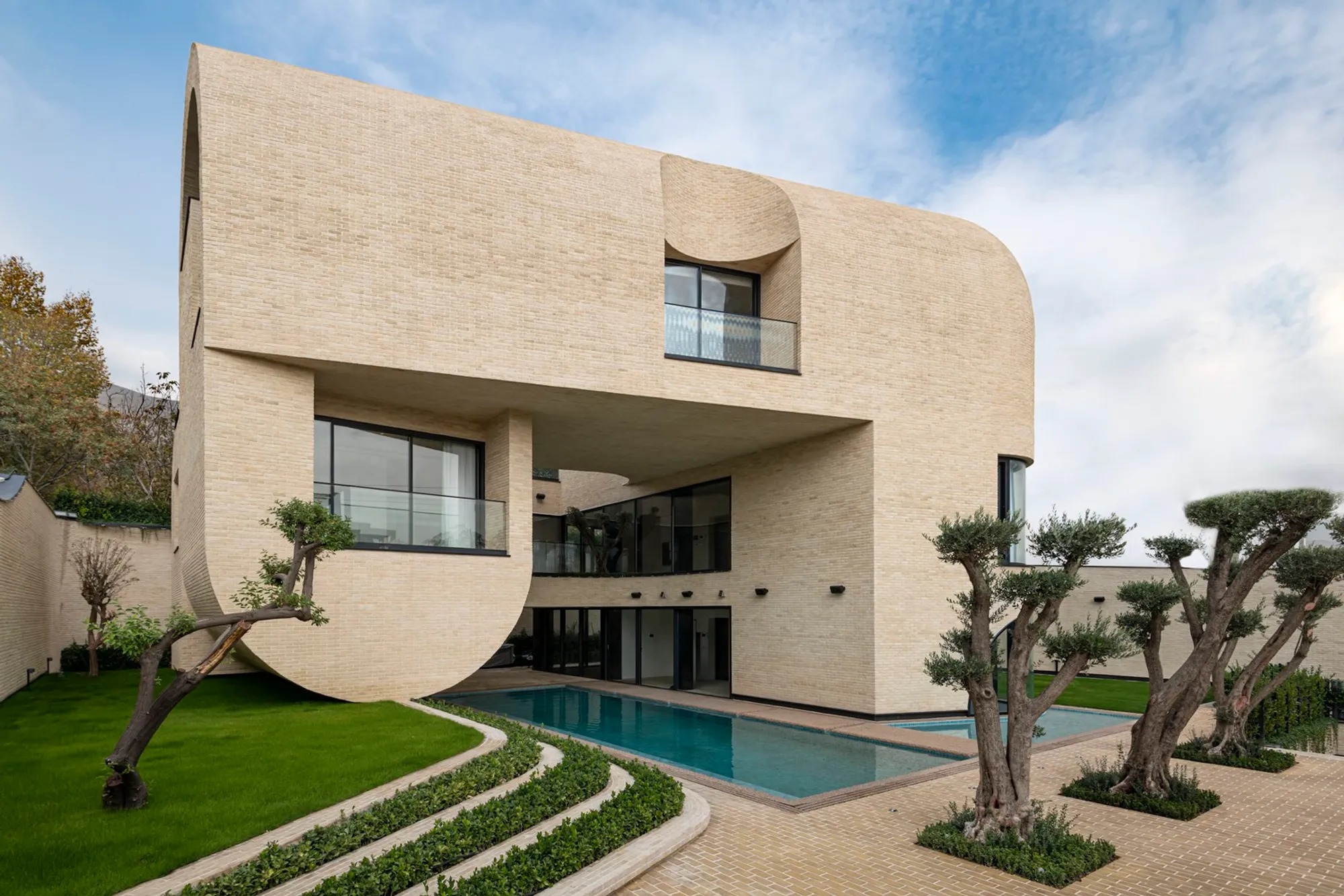 Central Courtyard Villa by NextOffice – A Sculptural Home Defined by Light, Arches, and Spatial Layers