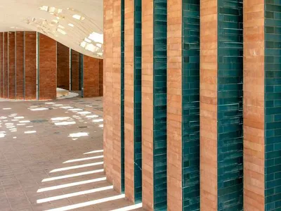 35-51 ARCHITECTURE Office Brings the Dome Down to Earth in an Iranian Desert Mausoleum