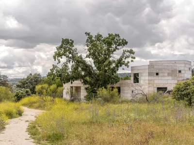 House X by Bojaus Arquitectura: A Harmonious Integration with Nature in Valdemorillo, Spain