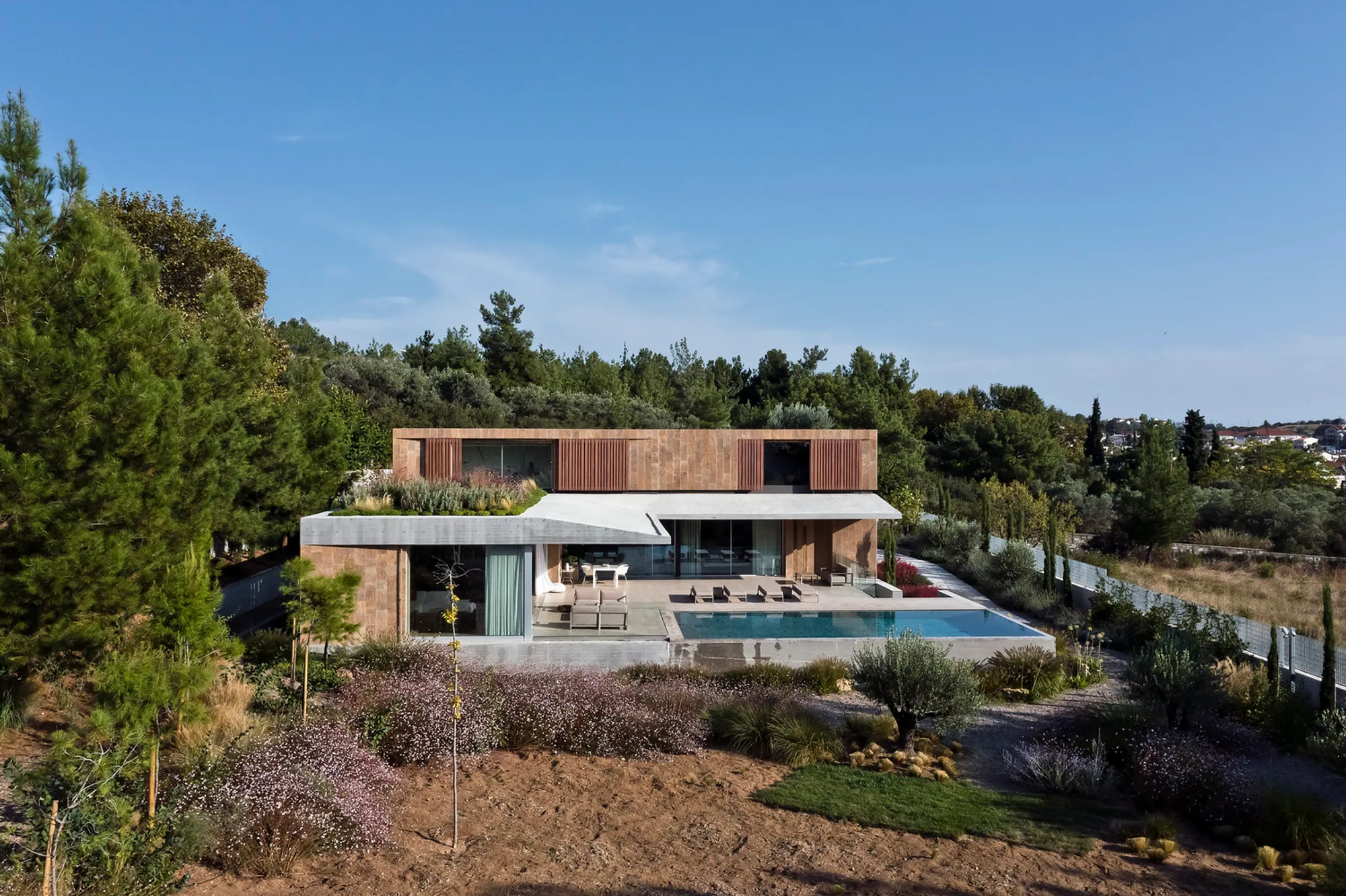 Atrium House by point27 Architects: Embracing Mediterranean Living with Light, Shadow, and Materiality