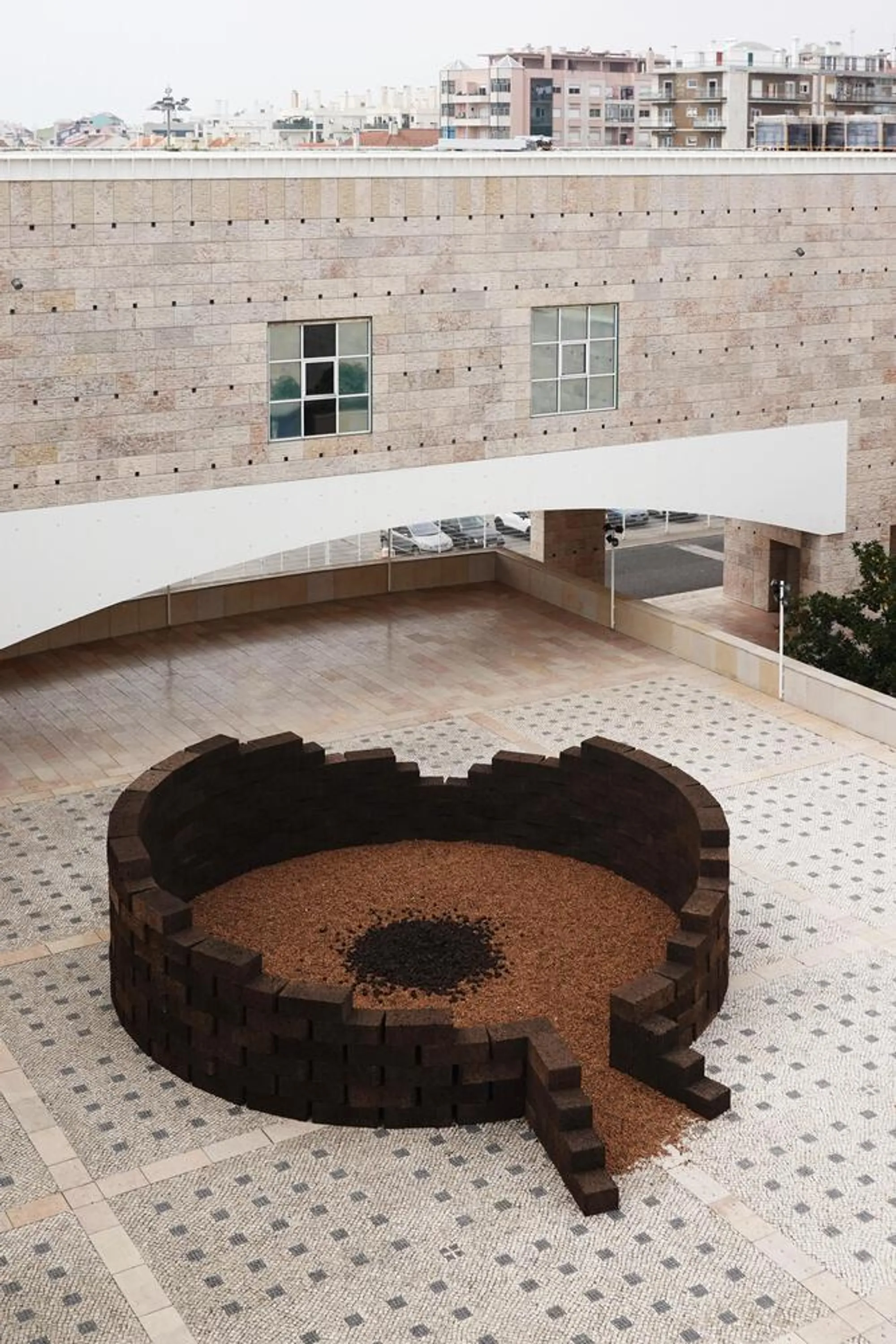 CELLA Ephemeral Architecture by Os Espacialistas – A Sensory Playground of Geometry, Cork, and Spatial Imagination