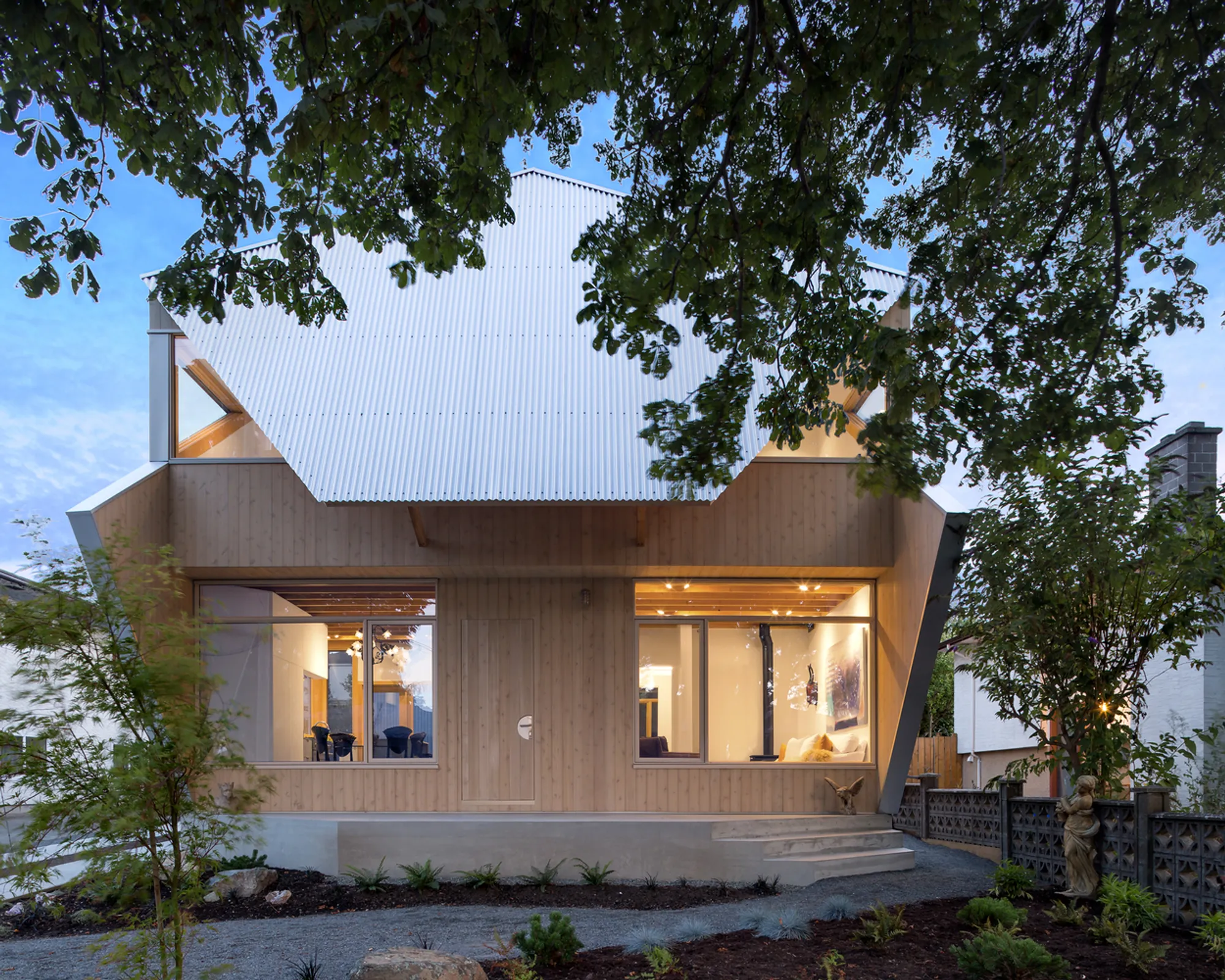 Double Header House by D’Arcy Jones Architects: Innovative Multi-Generational Living in Victoria, Canada