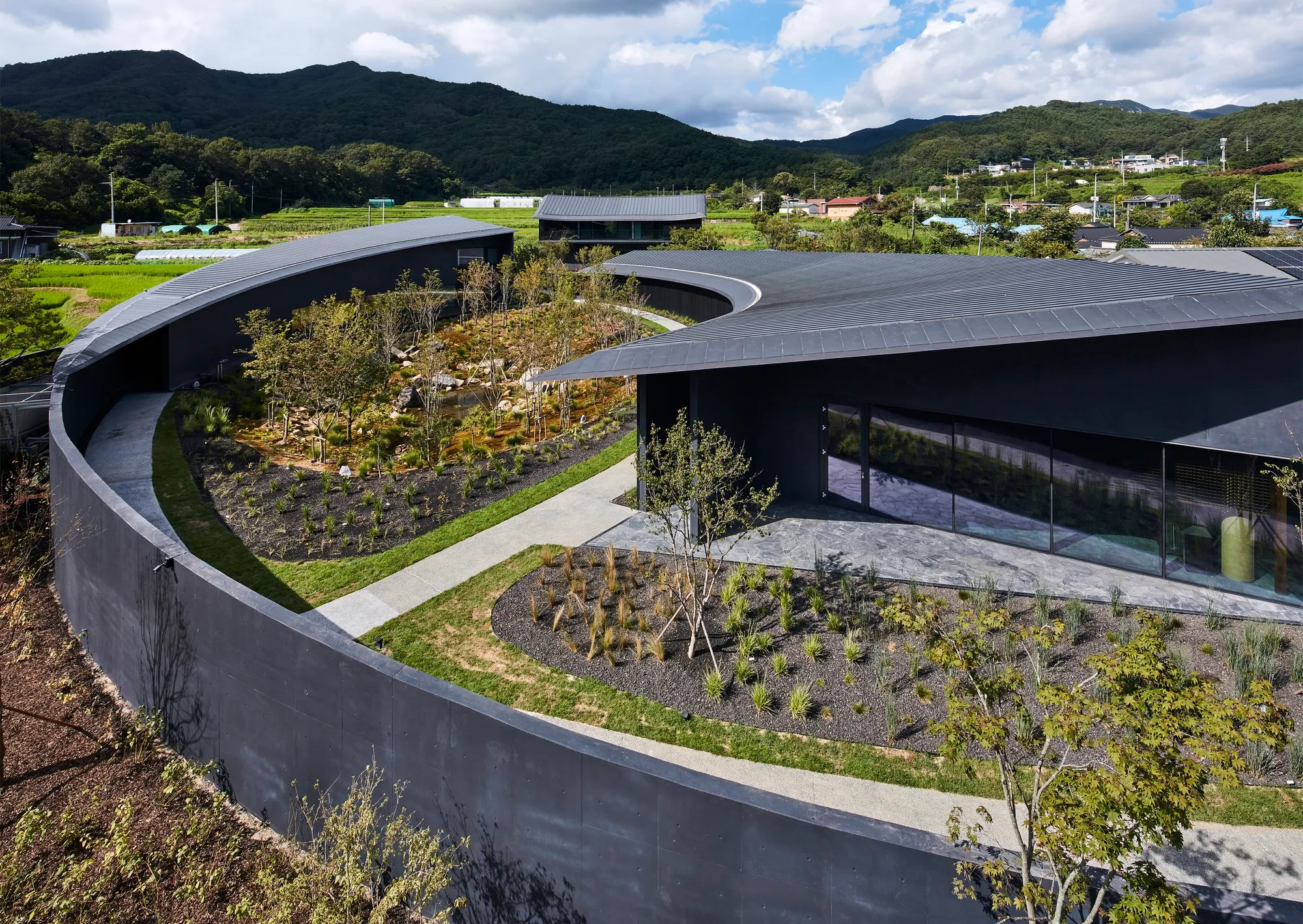 SIHOJAE Gallery, Guesthouse, and Café by Itm Yooehwa Architects: Architecture as a Bow Aimed Toward Time