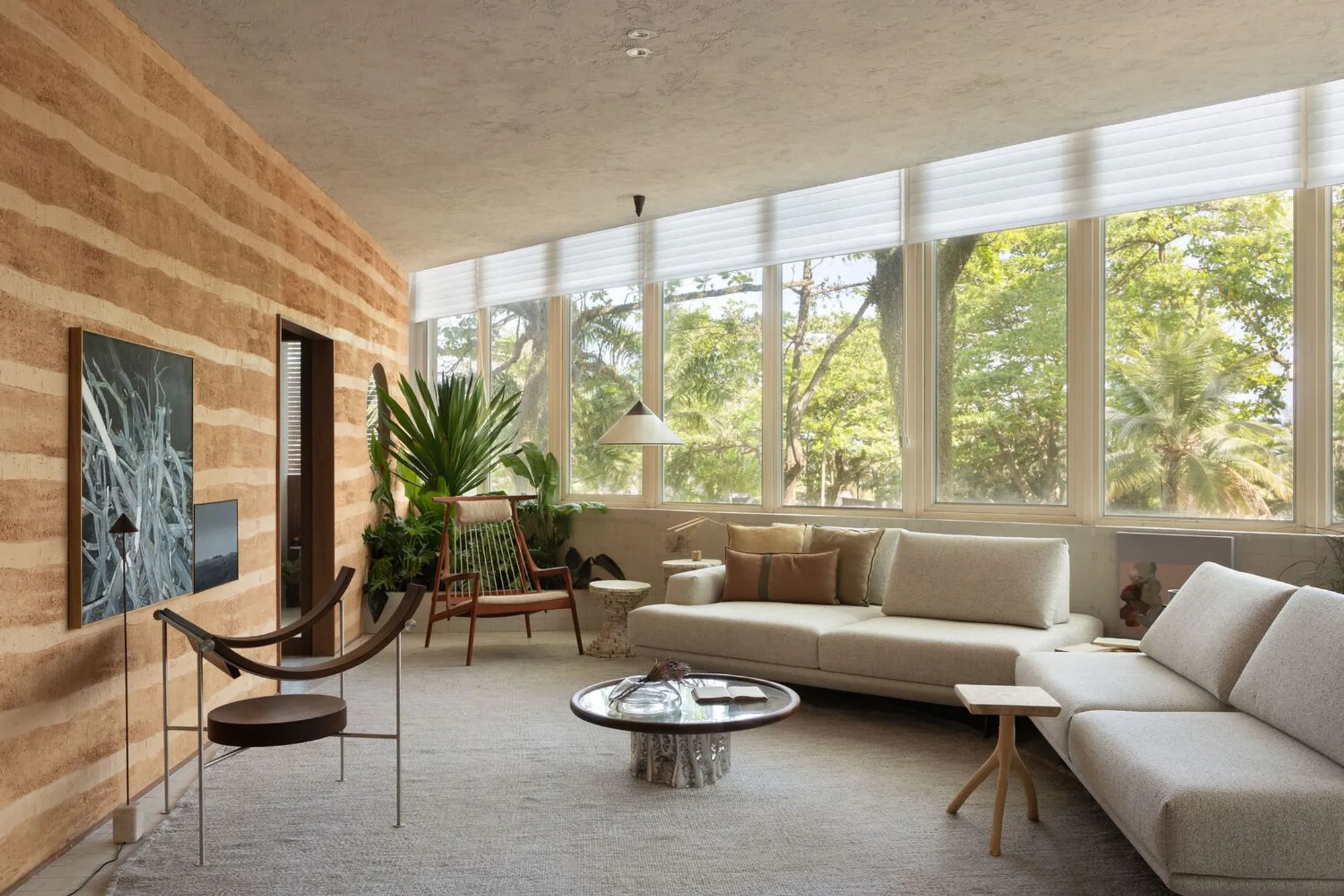 Taipa House by Leandro Neves: A Contemporary Loft Rooted in Earth, Craft, and Brazilian Heritage