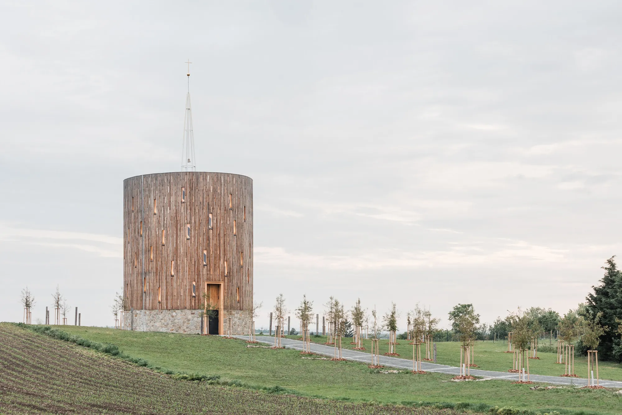 Our Lady of Sorrows Chapel by RCNKSK – A Contemporary Sanctuary Rooted in Landscape, Faith, and Craft