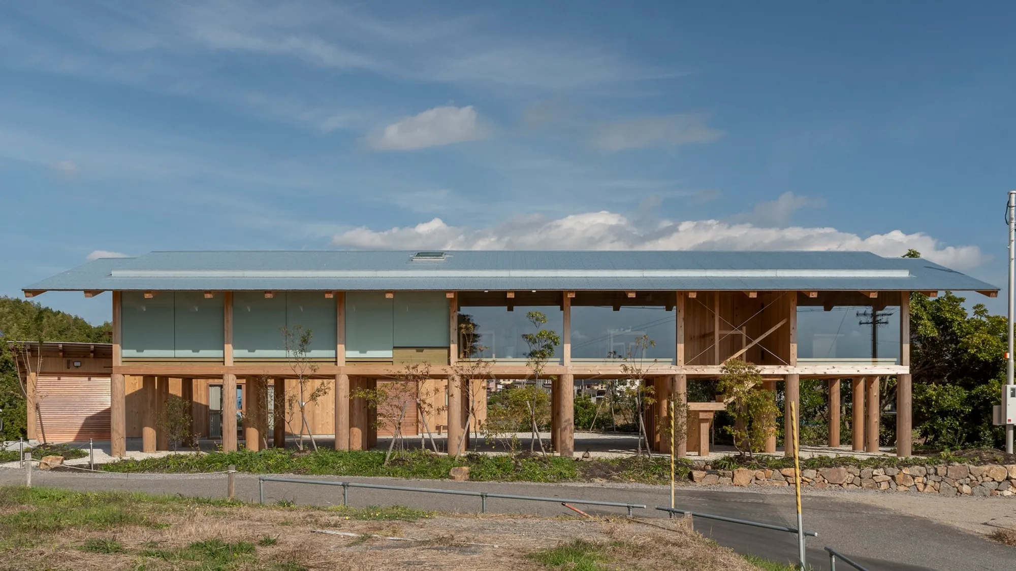 Terabe Guest House by Tomoaki Uno Architects: Craft, Landscape, and Living Architecture on Japan’s Coast