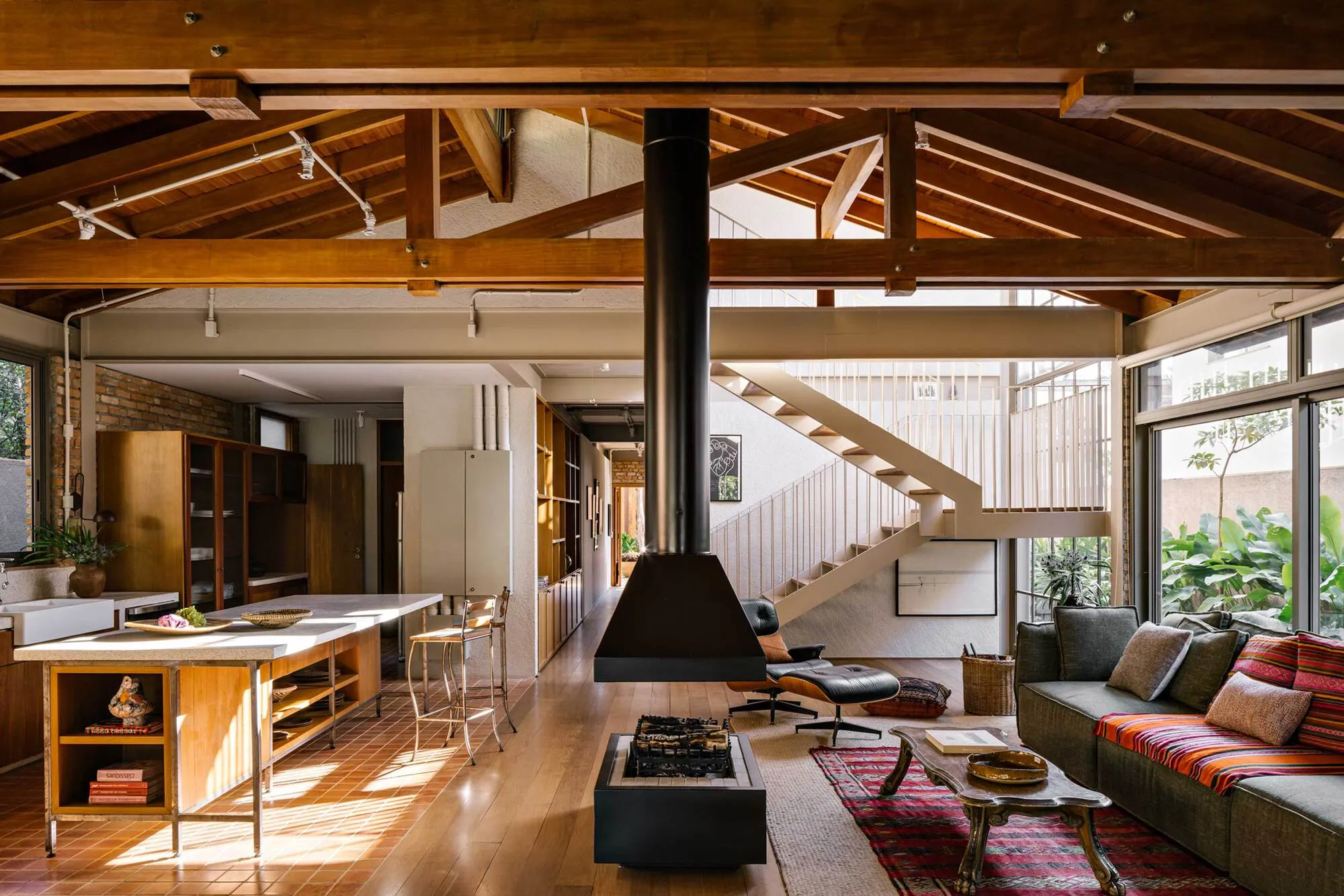 Lelis House: A Contemporary Home Balancing Memory and Renewal by Memola Estúdio