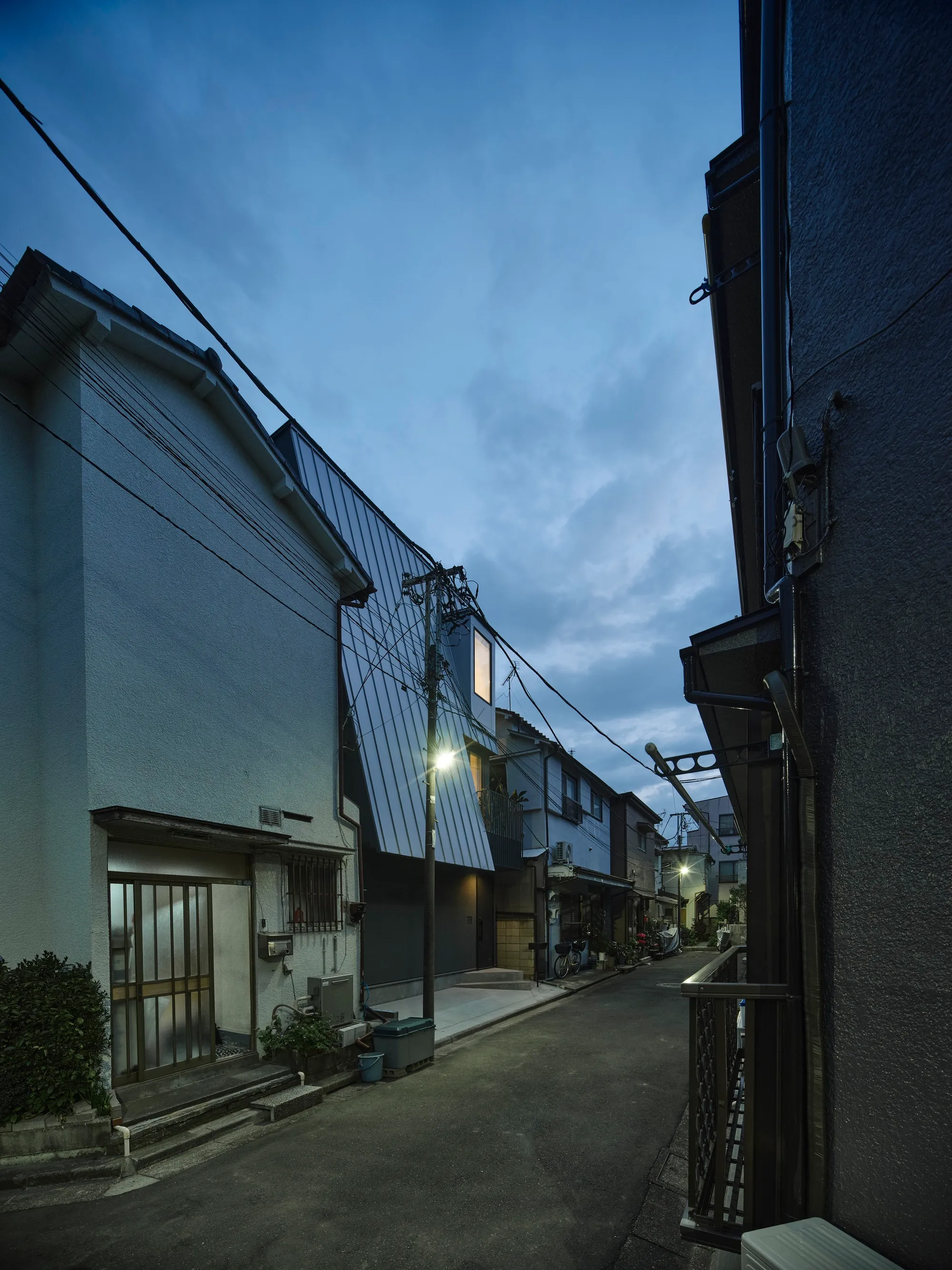 House 14° by Akaike Kazuhito Architect & Associates