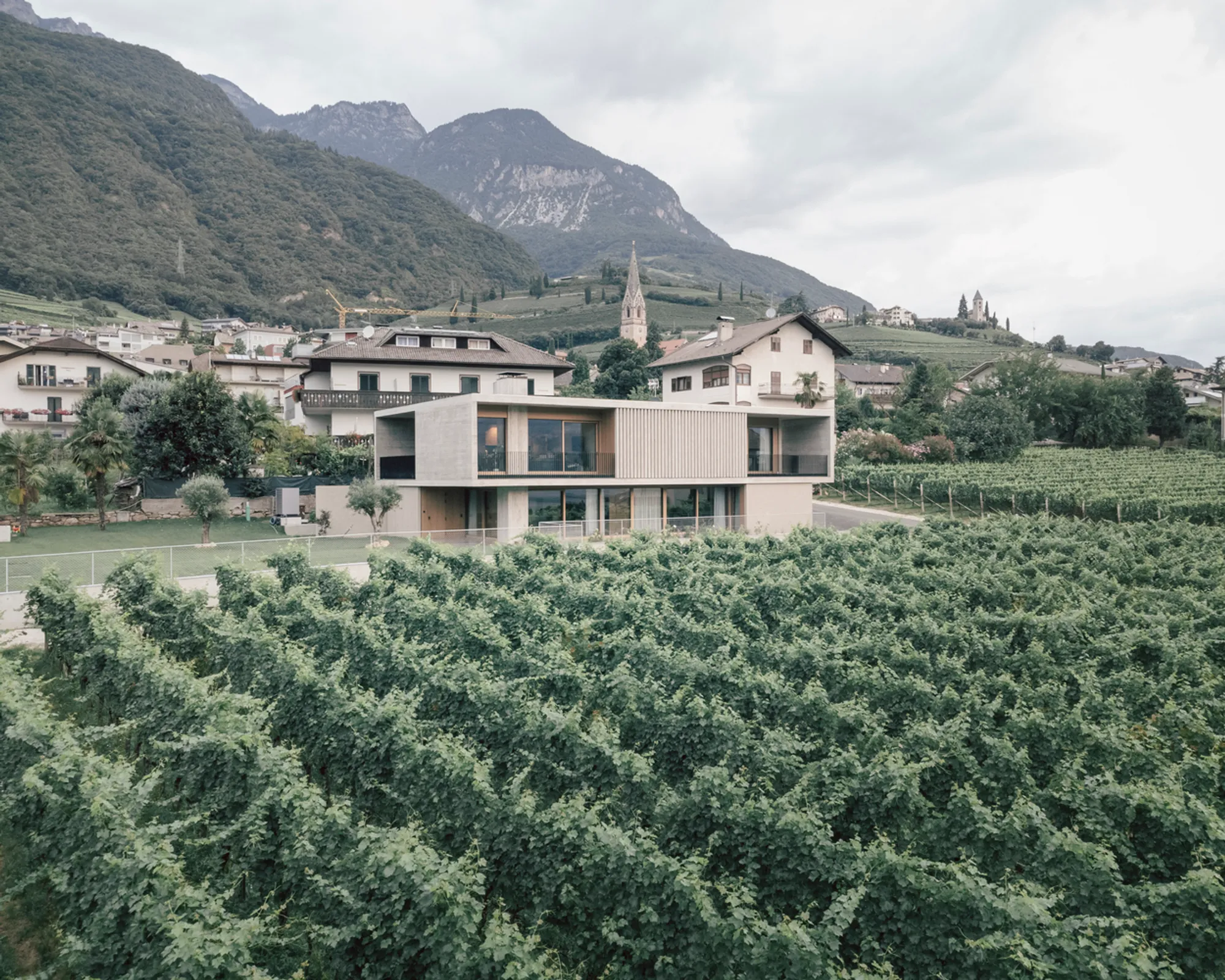 House Zöggeler by Stuflesser Moroder: A Minimalist Concrete Residence Rooted in the South Tyrolean Landscape