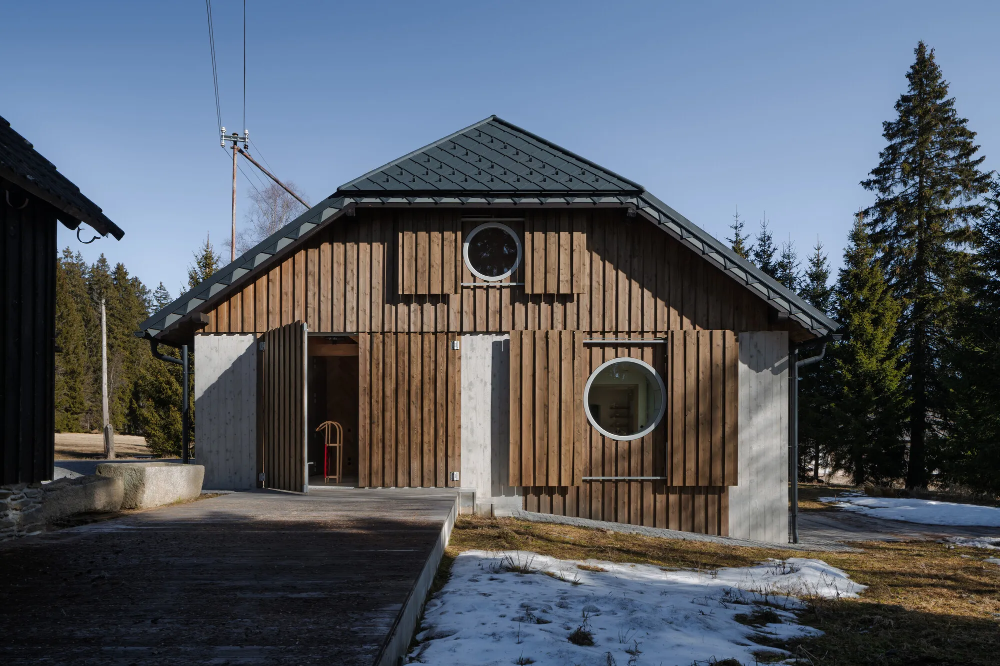 Borová Lada Cottage by Studio Plyš