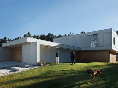 House in Mundão By Um para Um, Arquitectura e Engenharia is a contemporary single-family residence in Viseu, Portugal