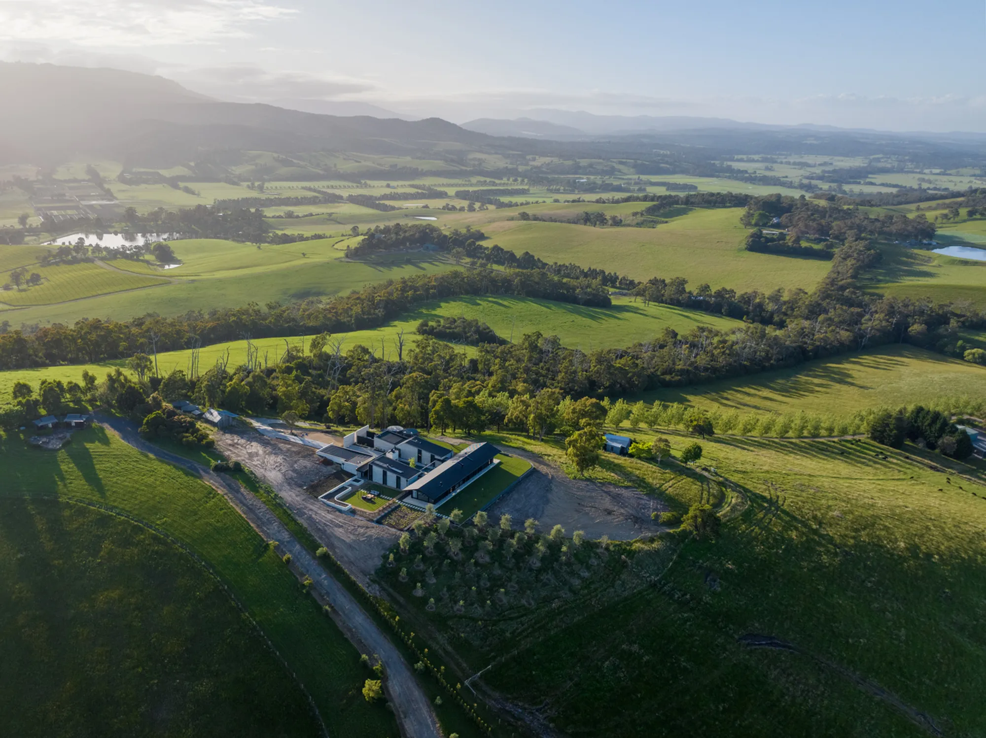 Gruyere Farmhouse by Rachcoff Vella Architecture: A Hilltop Residence Rooted in Landscape and Legacy
