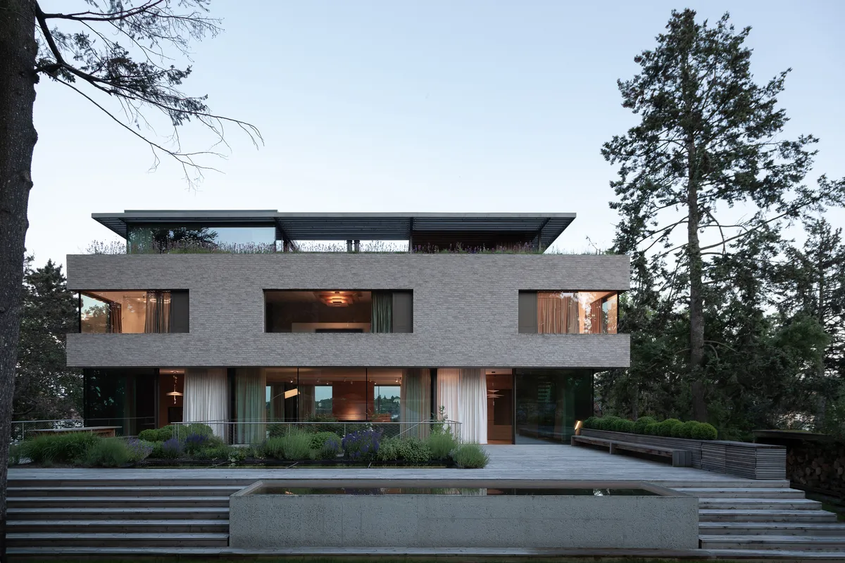 Villa Vista: Contemporary Elegance Surrounded by Nature in Prague