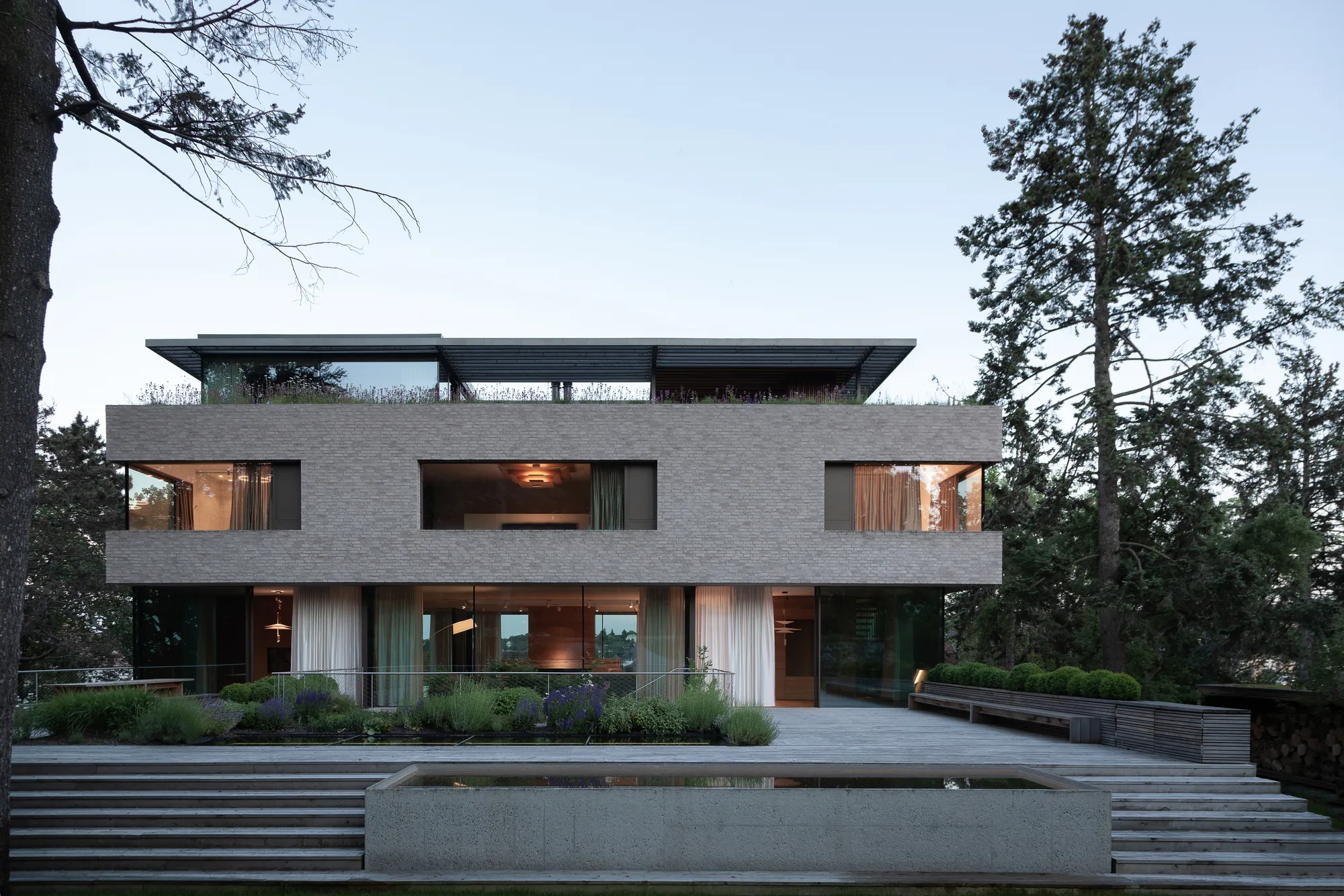 Villa Vista: Contemporary Elegance Surrounded by Nature in Prague