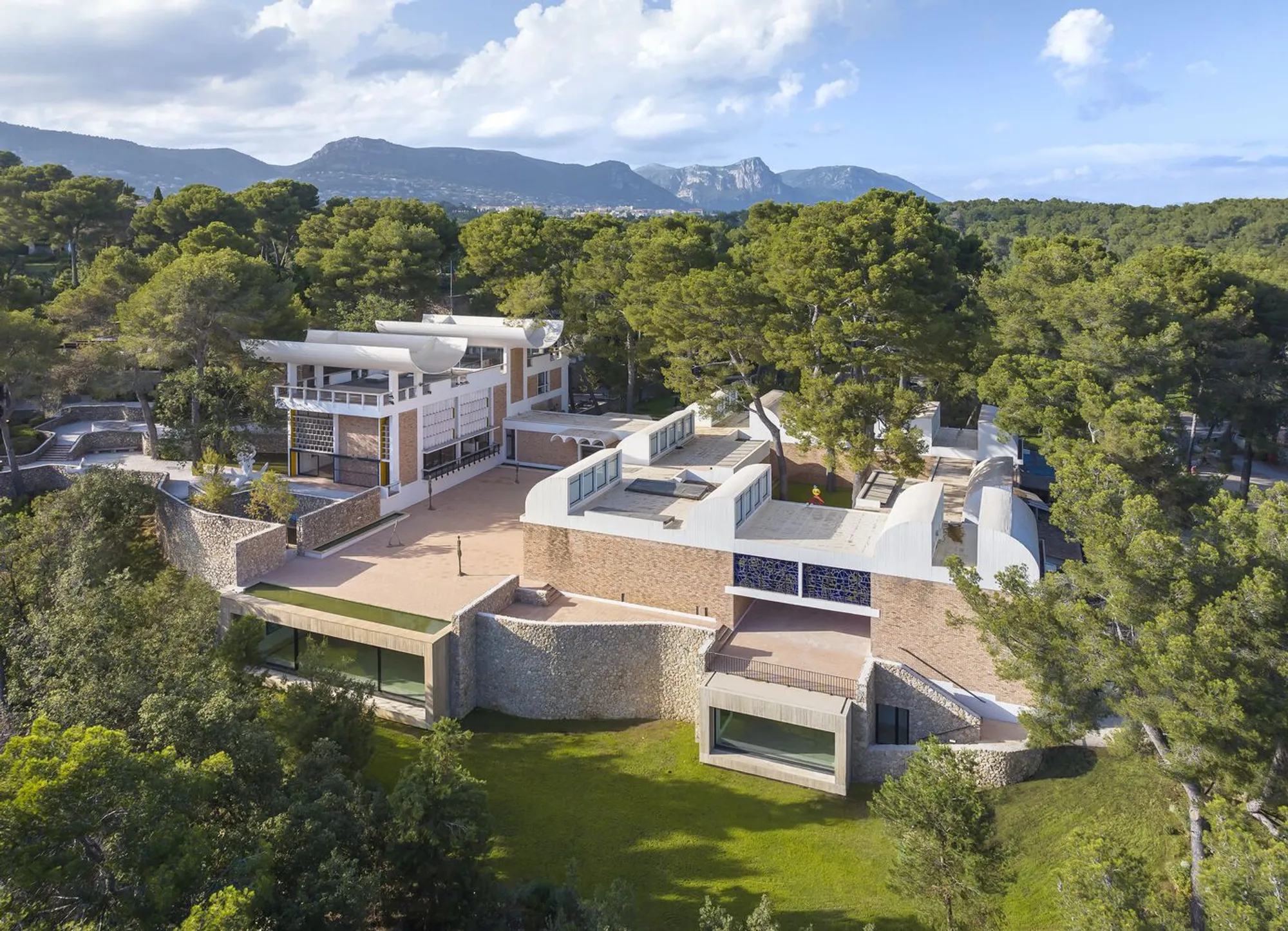 Fondation Maeght Extension by Silvio d’Ascia Architecture: A Modern Expansion Honoring a Cultural Icon