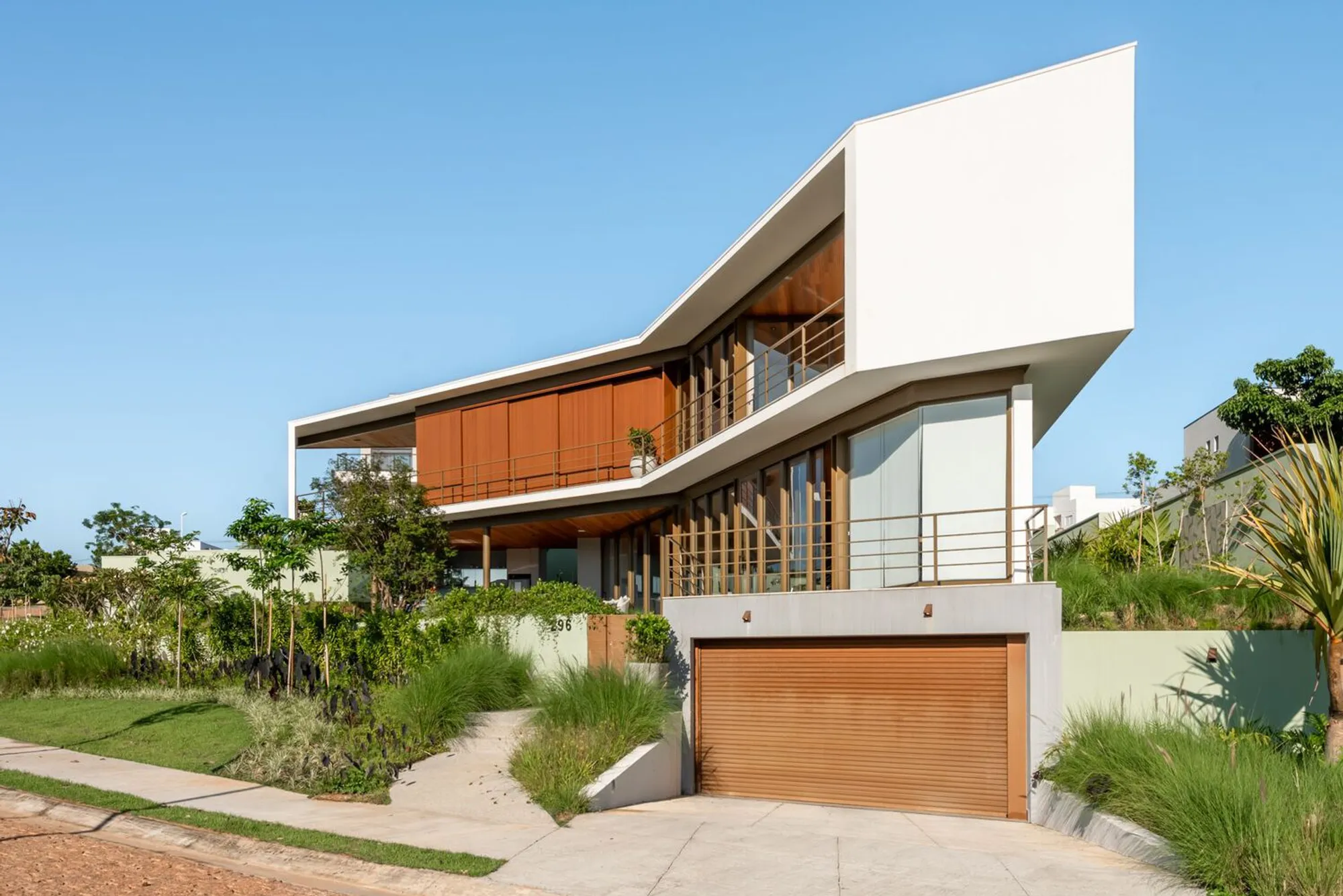 14-bis House by Uffizi Arquitetura: Contemporary Residential Design in Campinas, Brazil