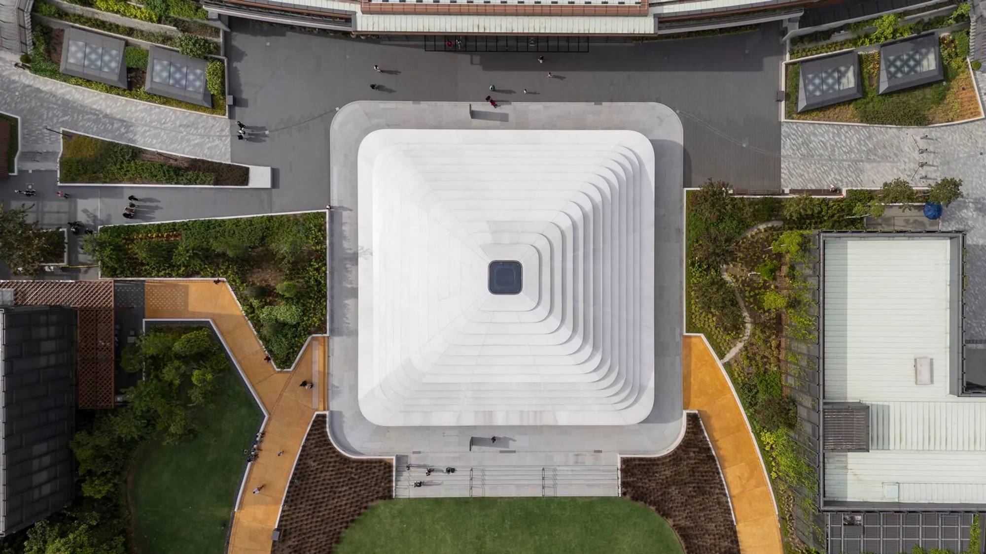 Apple Store The Exchange TRX: A Landmark Retail Pavilion by Foster + Partners