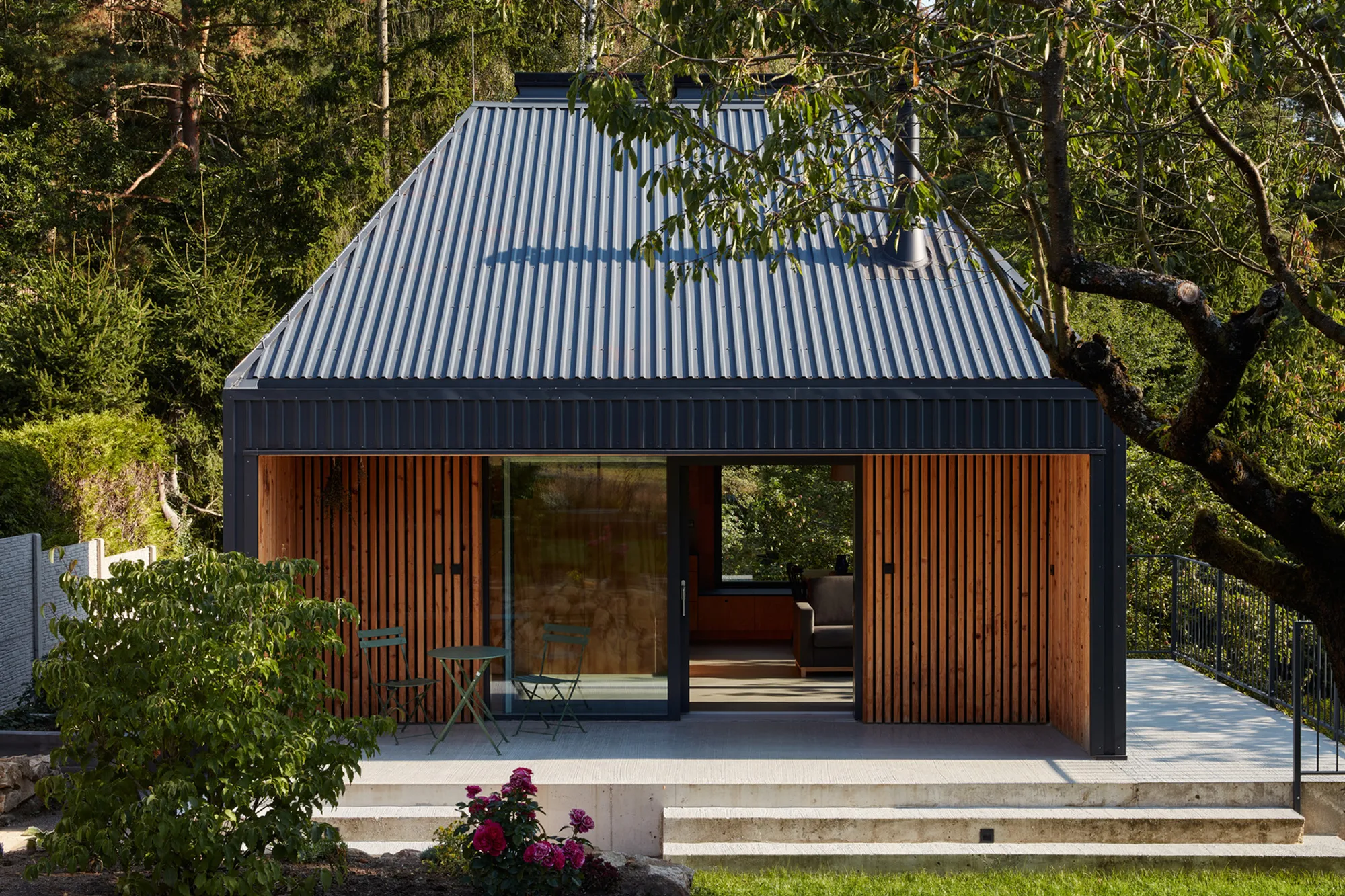 Skylight Hut by Atelier Hajný: Innovative Residential Retreat in Kamenice, Czechia