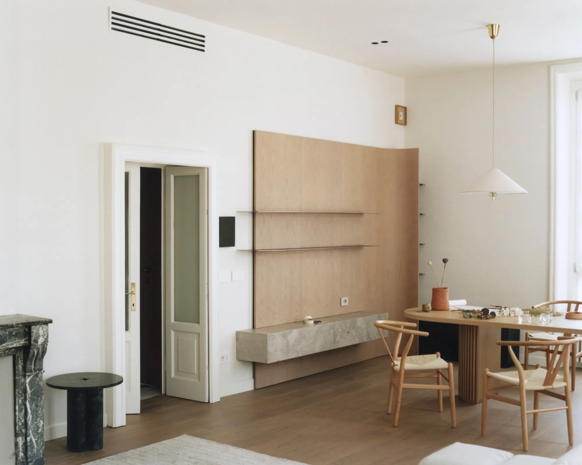 OrigaMI Apartment by A I M: A Contemporary Milanese Renovation Blending Tradition, Craft, and Minimalism
