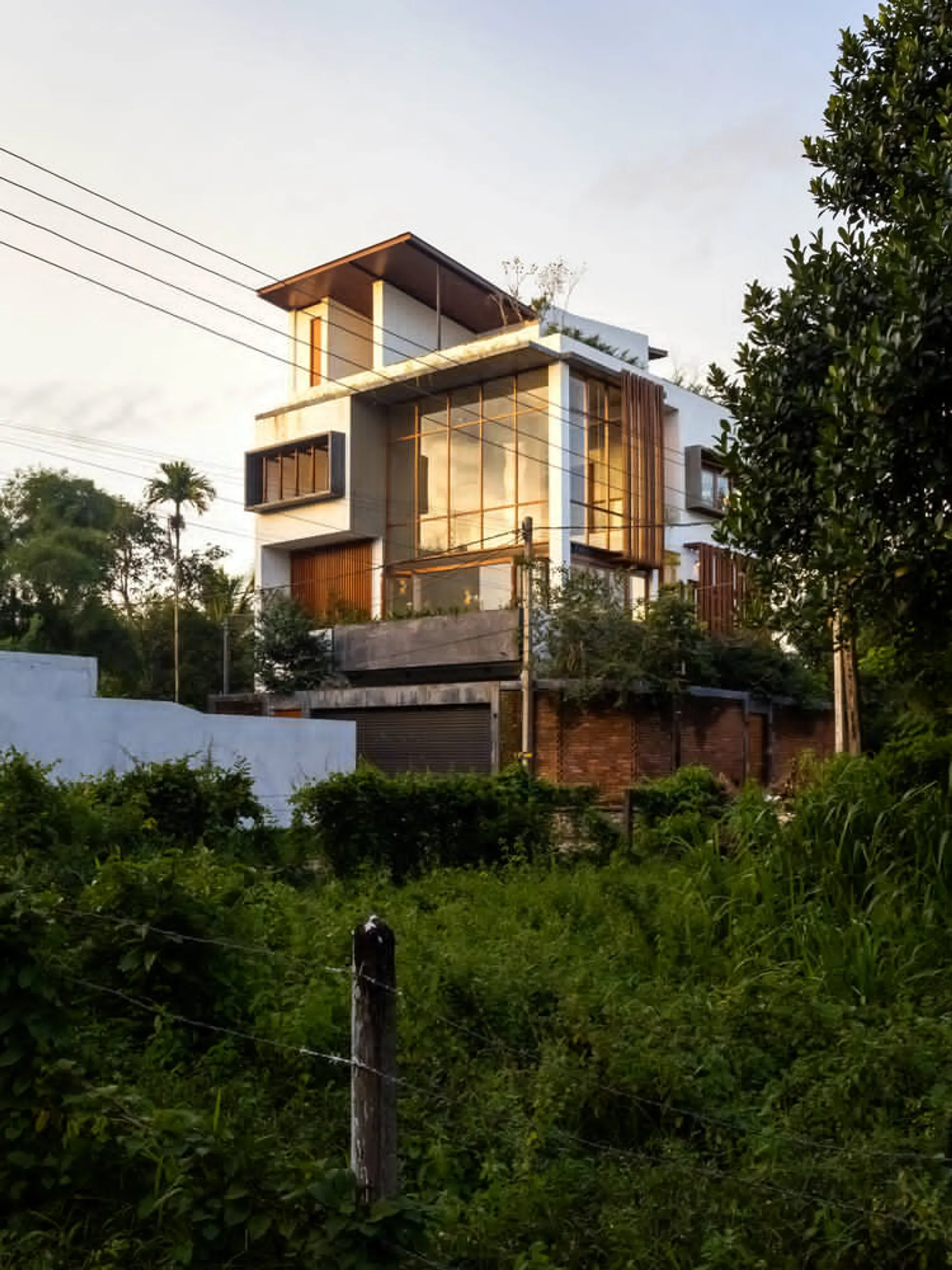 Urban Oasis House by Kith Studio: Innovative Modern Living in Sri Lanka