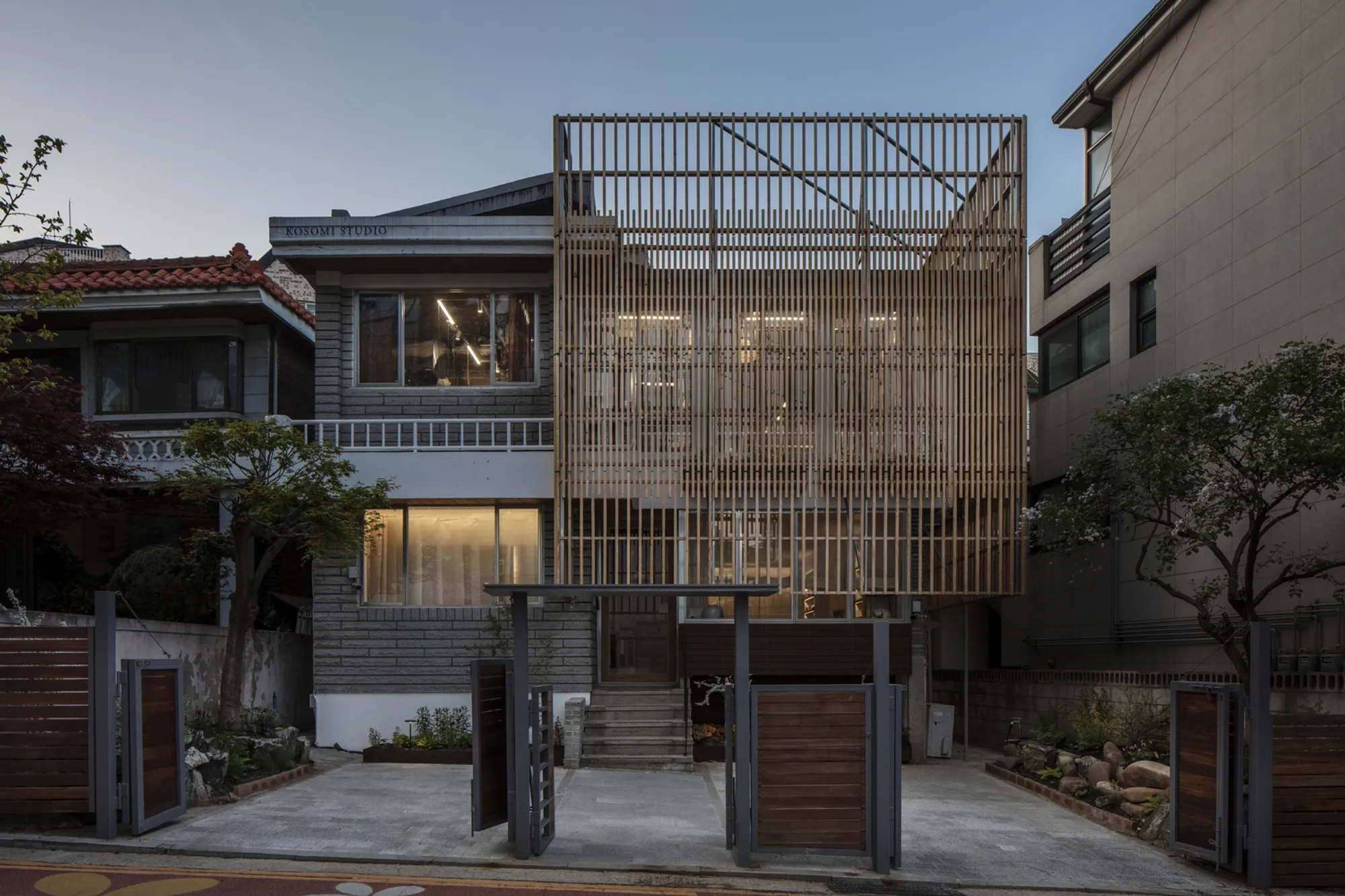 Kosomi Studio by STAY Architects: A Harmonious Blend of Memory, Art, and Modern Functionality
