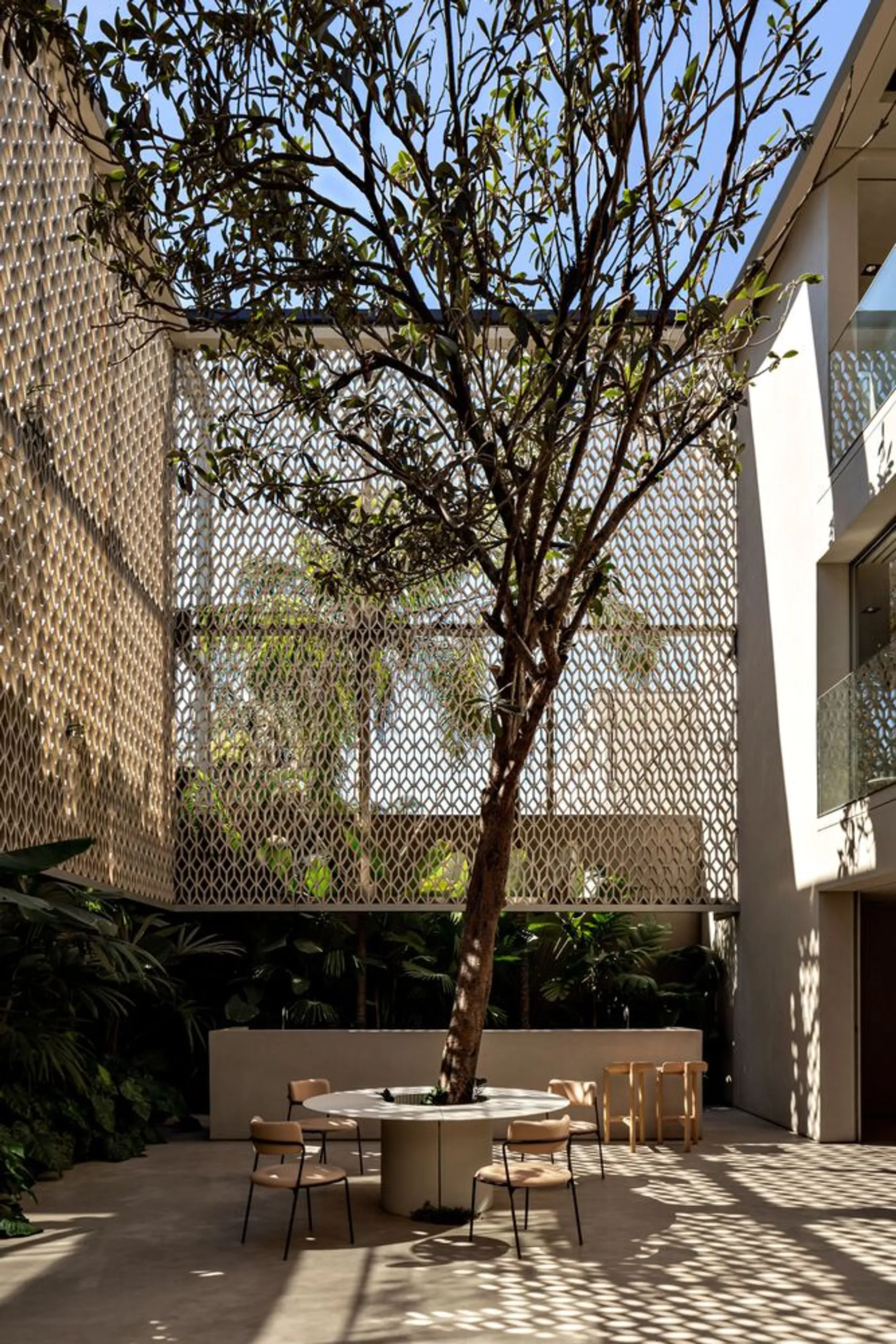 Orla Apartment by Studio Arthur Casas: Luxurious Ipanema Beachfront Living