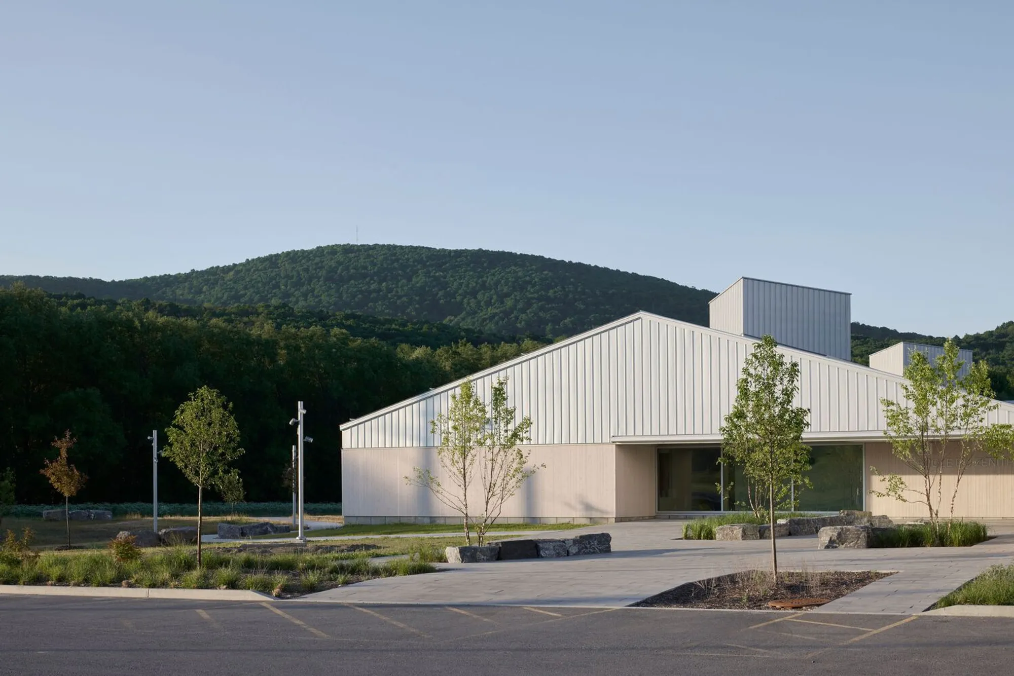 École du Zénith: A Landscape-Driven School Redefining Contemporary Educational Architecture in Quebec