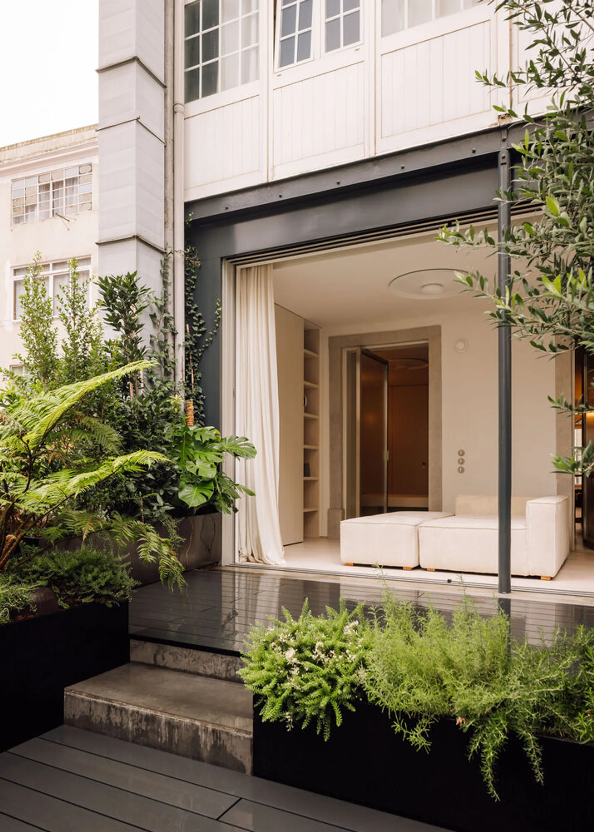 CK Apartment by rar.studio: A Light-Filled Lisbon Renovation Prioritizing Fluidity, Comfort, and Contemporary Living