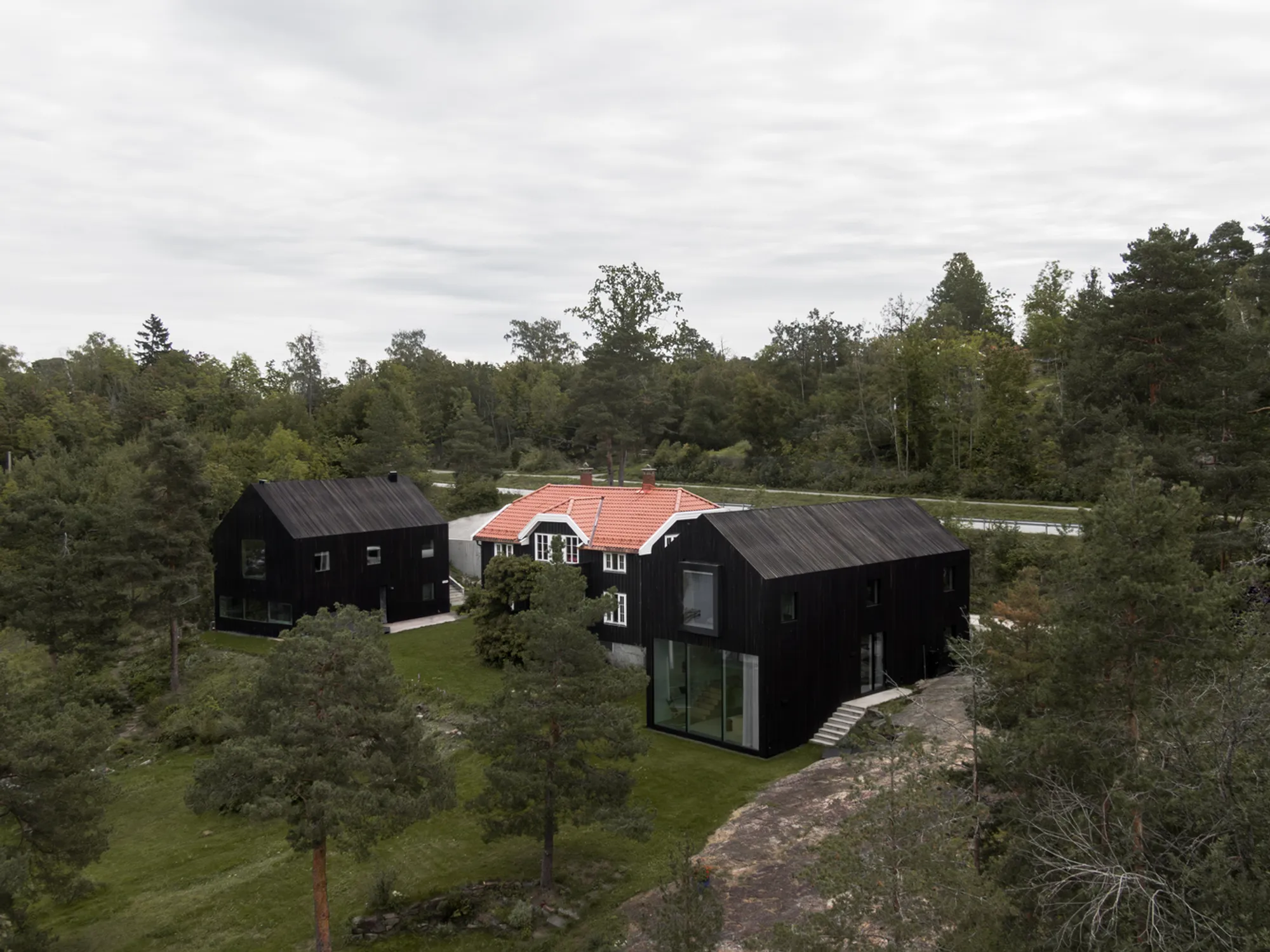 Twin Houses by Reiulf Ramstad Arkitekter: Contemporary Coastal Living in Nærsnes, Norway