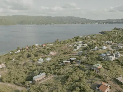 Solar House by Pablo Senmartin: Sustainable Architecture in Villa Parque Síquiman