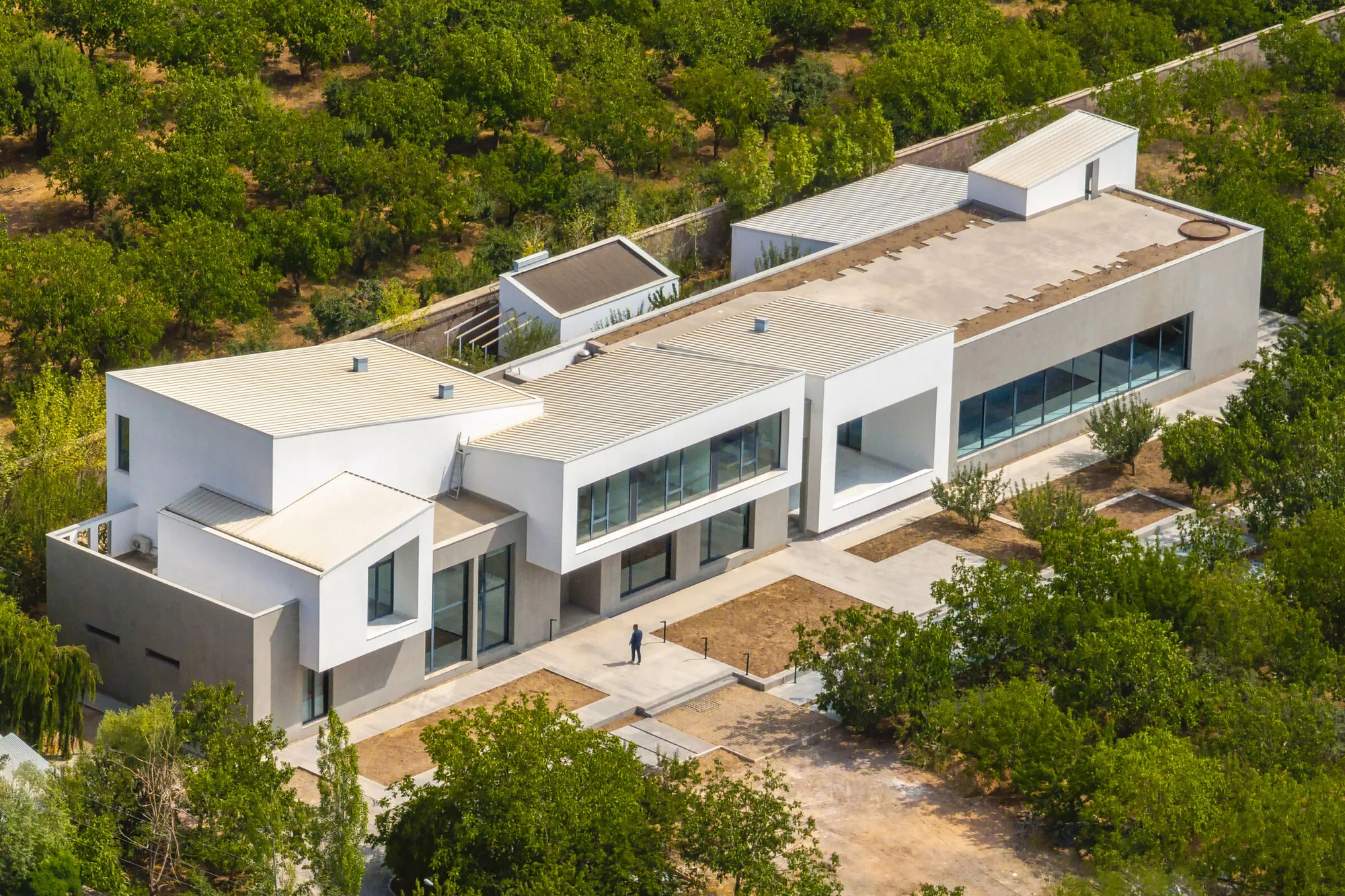 Villa 12-70 By STUDIO SAHEB: Modern Family Villa Expansion in Seyyedābad, Iran