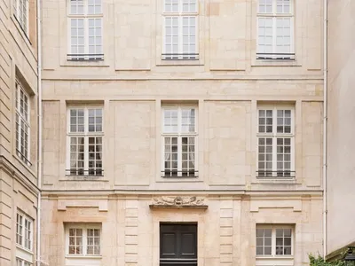 Paris Apartment by Wood by Marsh: A Contemporary Renovation Within a Baroque Parisian Landmark