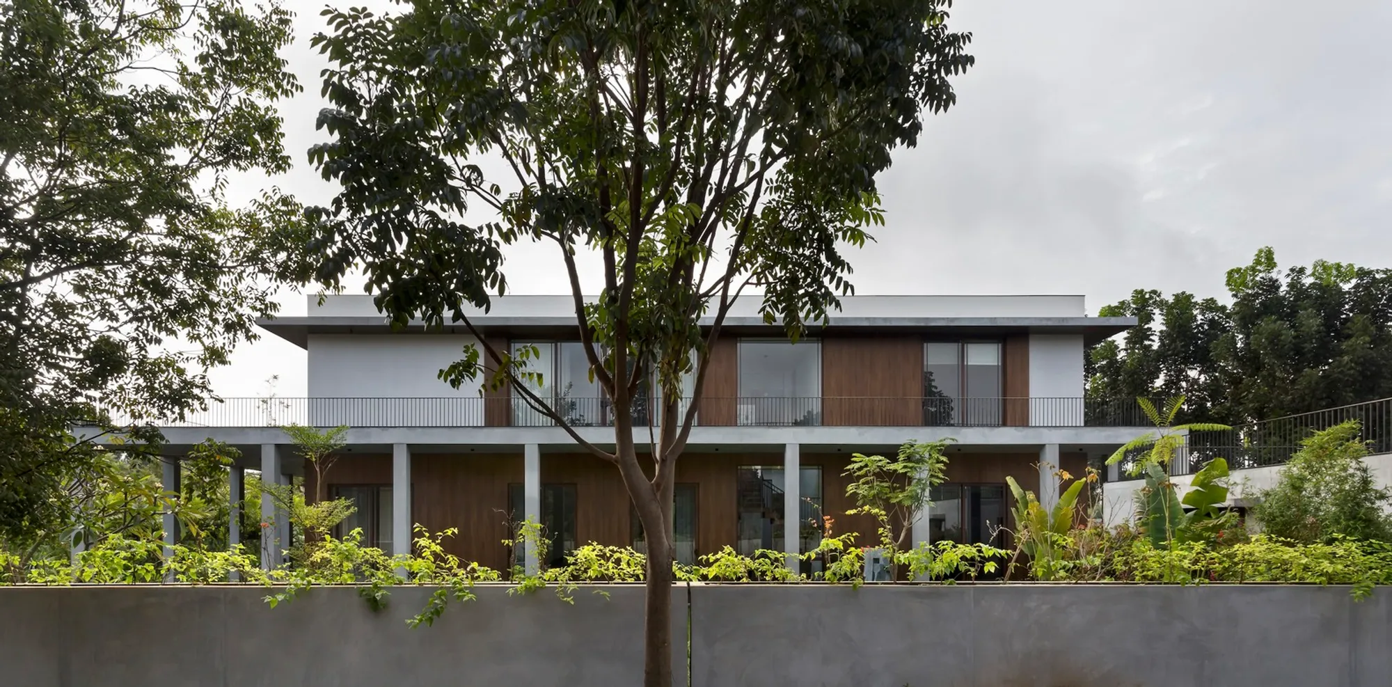 Otla House by We Design Studio: A Modern Courtyard Home Inspired by Traditional Indian Architecture in Bengaluru