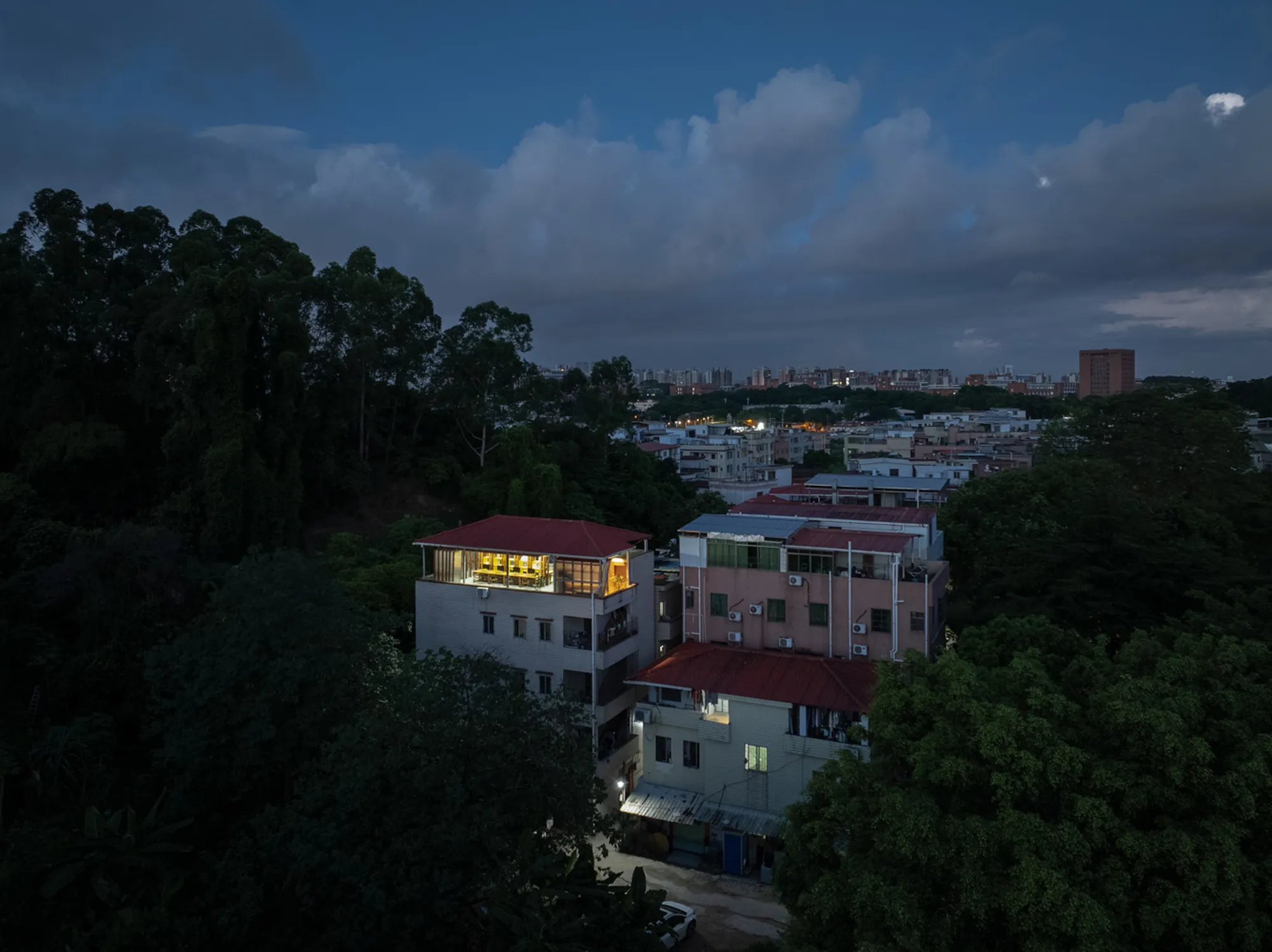 An Office Free in the Gaps of an Urban Village by LLC Studio: Embracing Nature, Flexibility, and Urban Context
