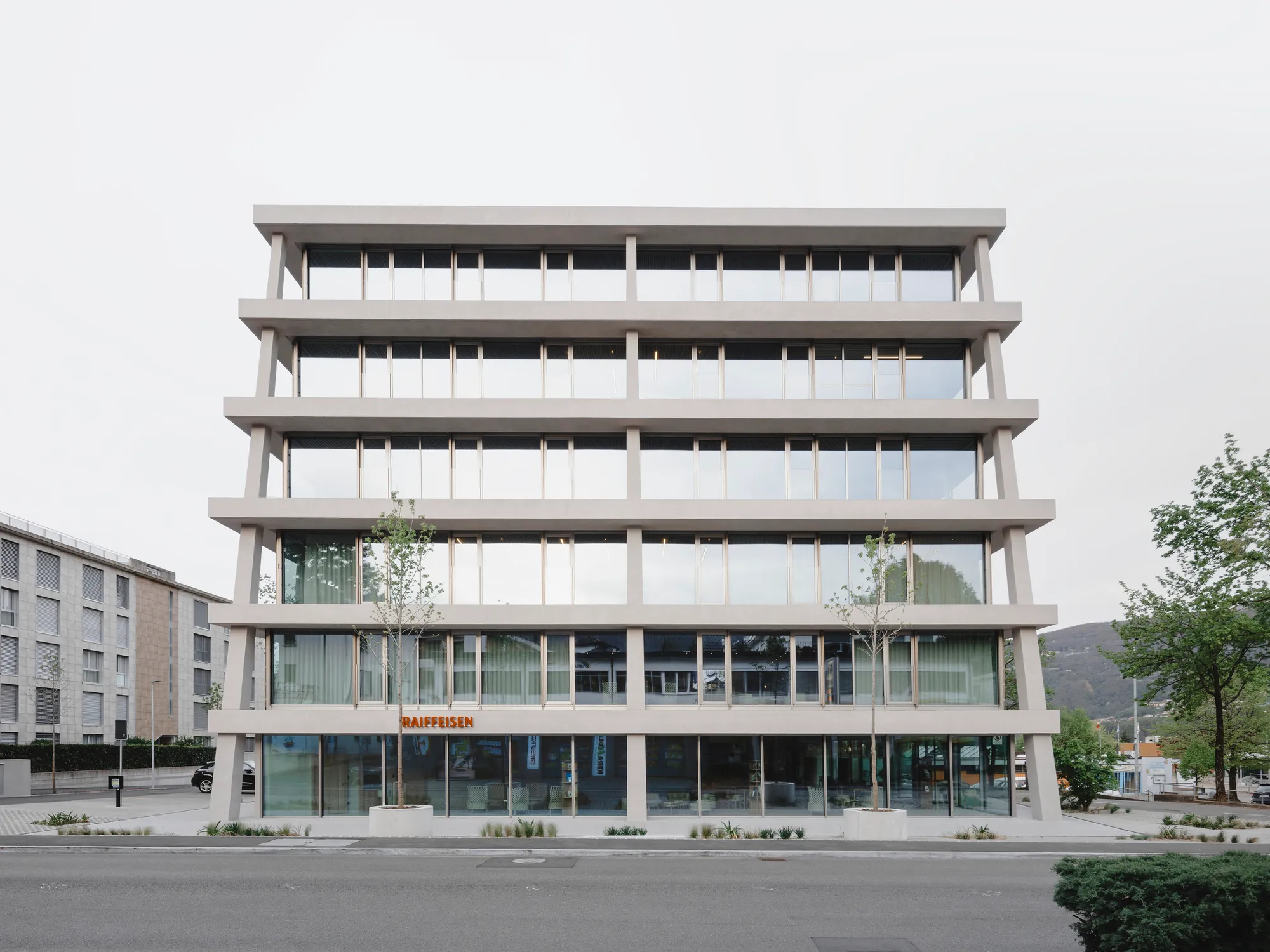 Raiffeisen Bank Colline del Ceresio By celoria Architects