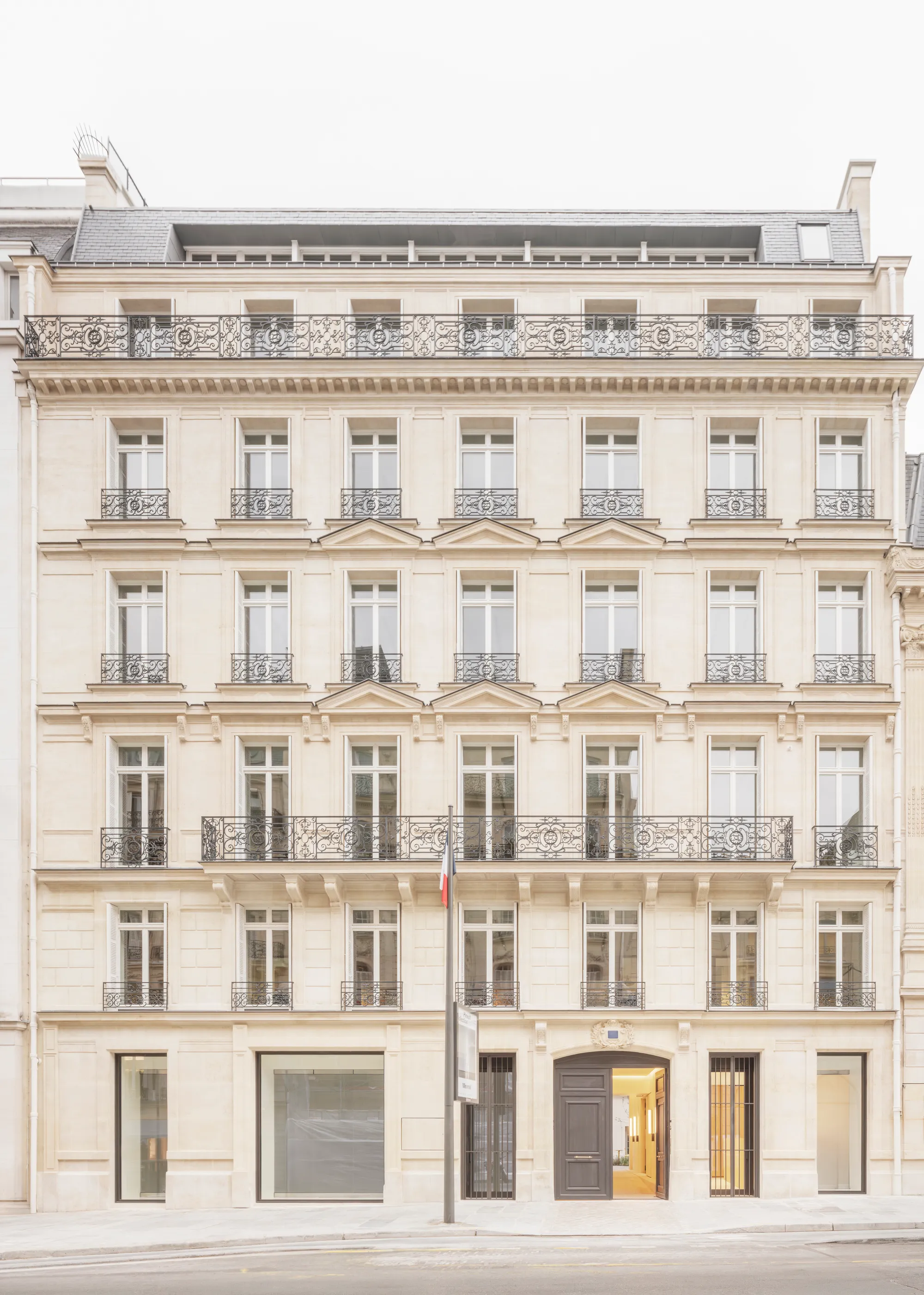 François Ier Building By Barthélémy Griño Architectes: Parisian Office Renovation and Contemporary Design