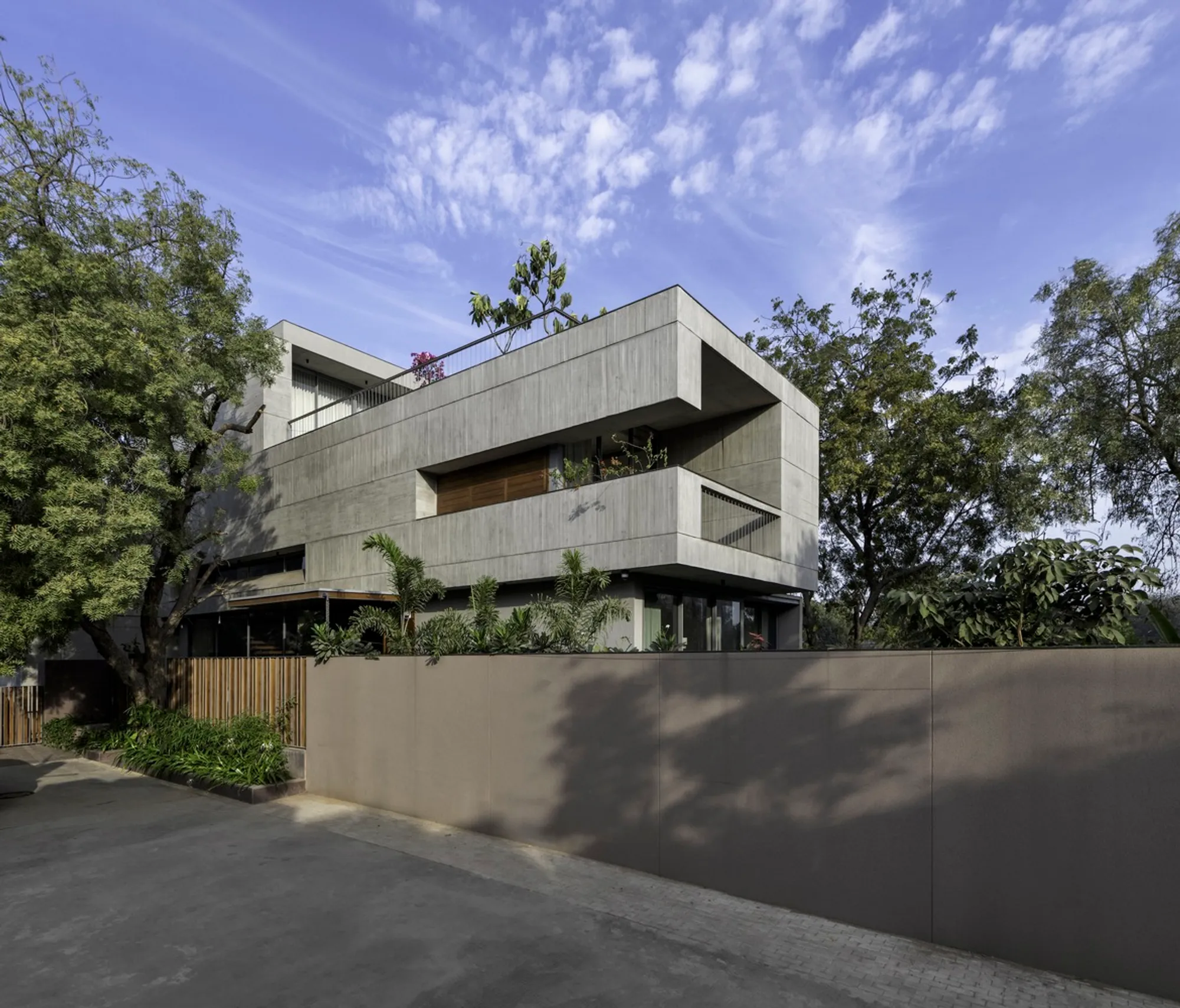 The House by the Farm by MODO Designs: Sustainable Living Connected to Nature in Gandhinagar