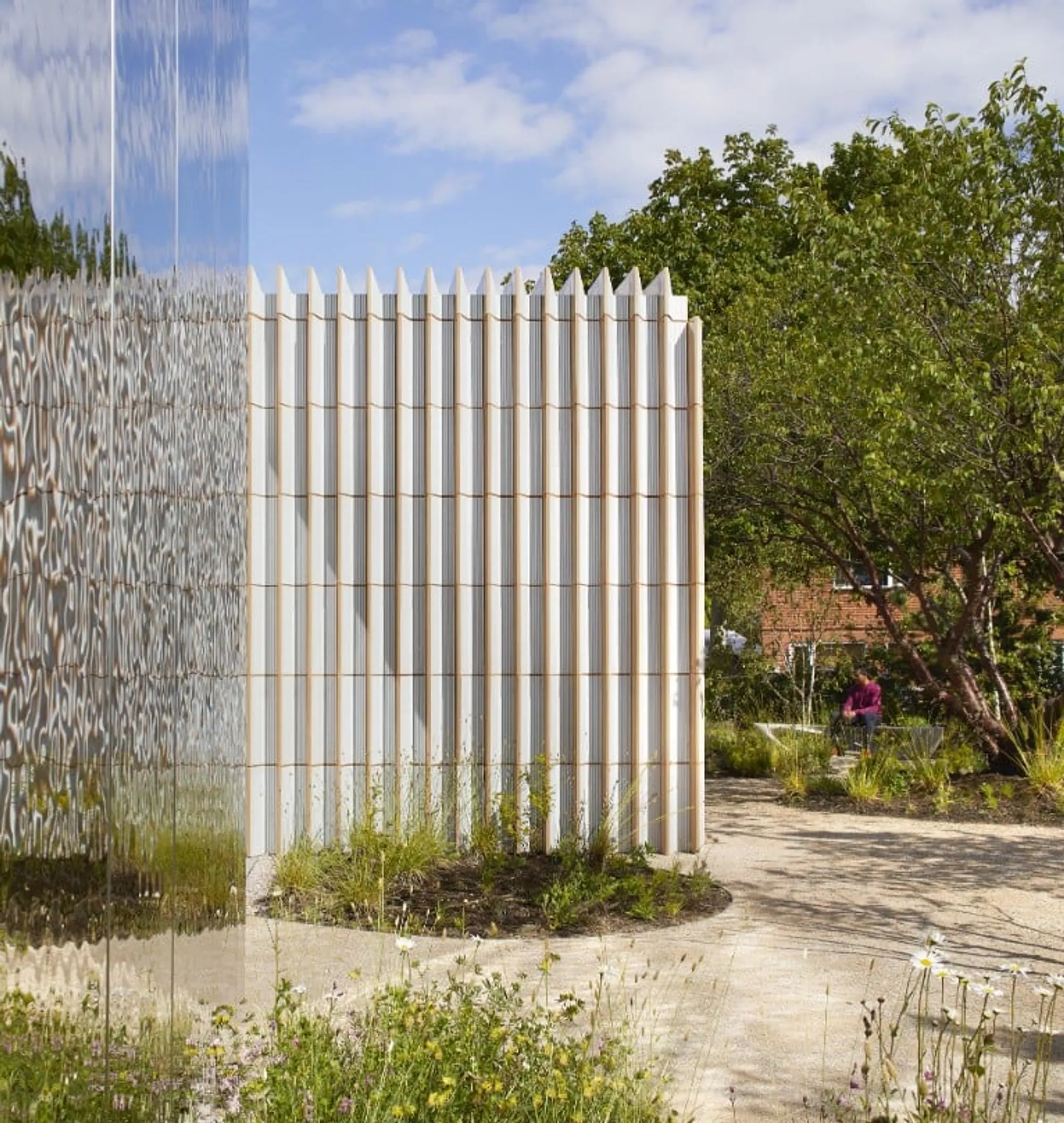 Discover the stunning oasis of calm in the heart of Southampton: Maggie's Centre by AL_A!