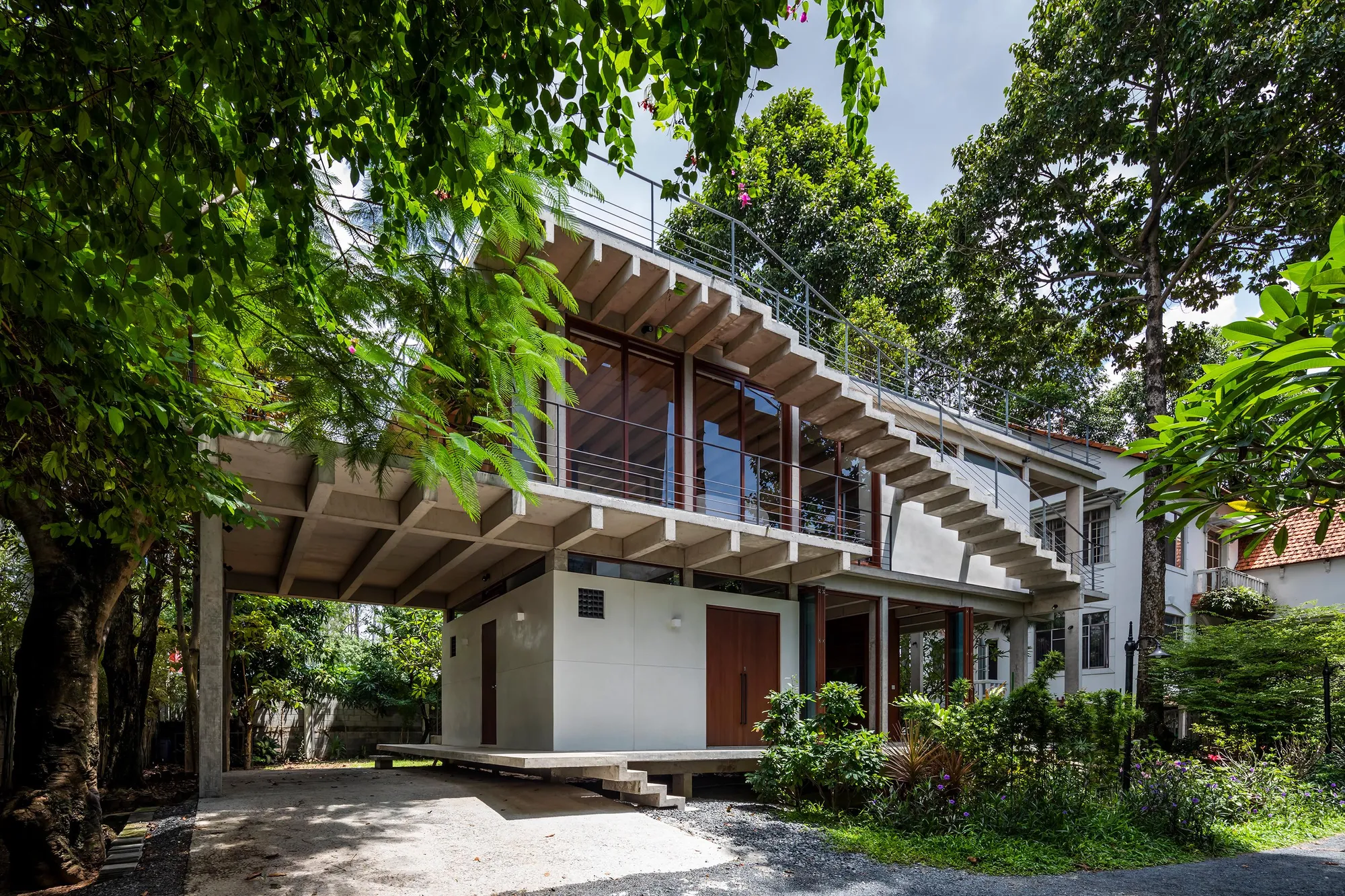 Experience the Ultimate Waterfront Living: SDA Architects Unveils Spectacular Floating House in Thu Duc!