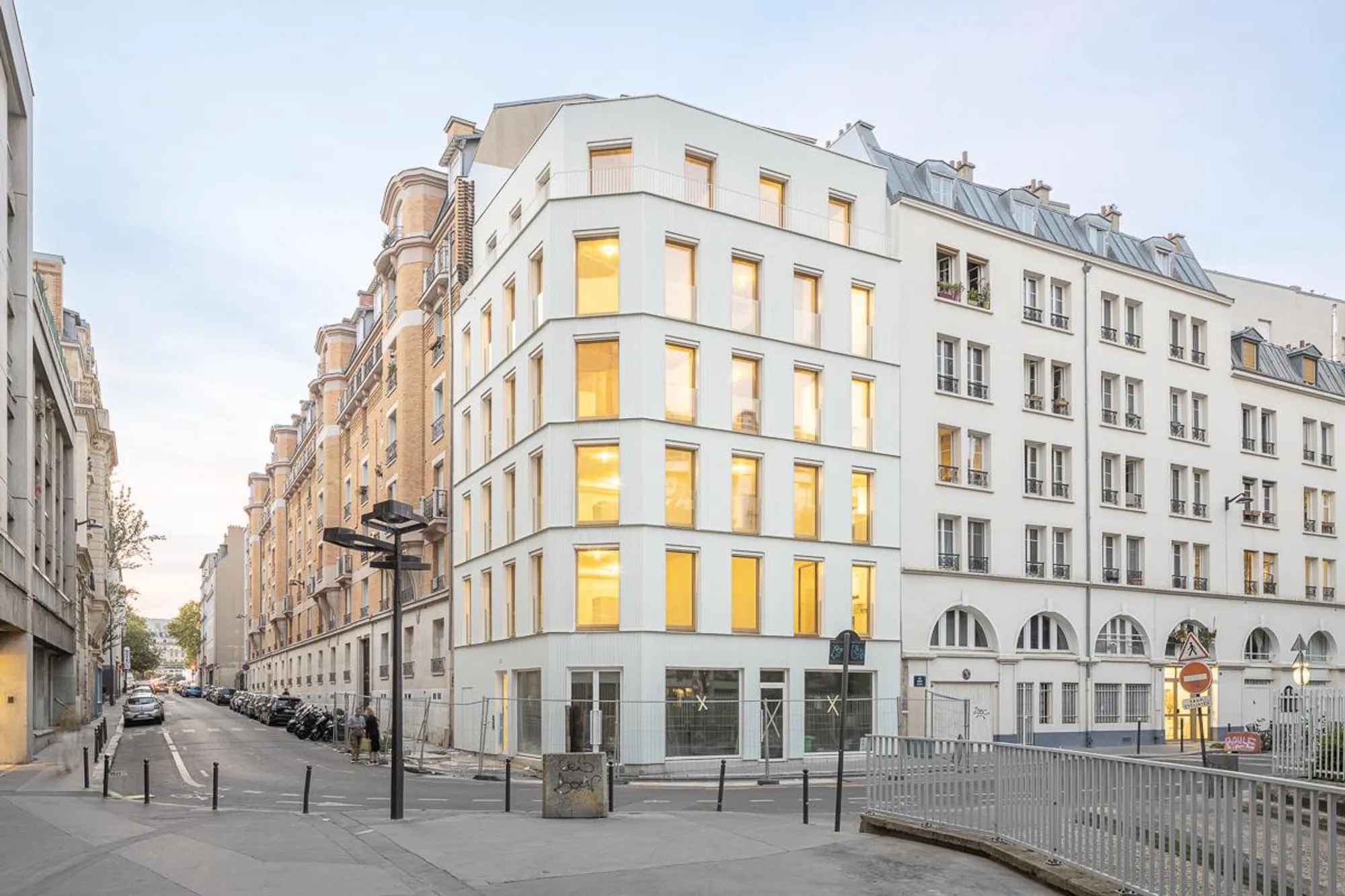 Revolutionary Mobile Office Unveils Stunning Social Housing Units and Business Premises in the Heart of Paris!