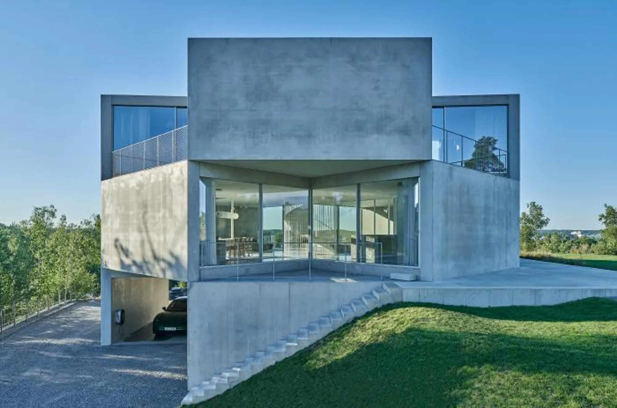 Tham & Videgård Unveils a Striking House on a Hill, Blending Nature and Architecture