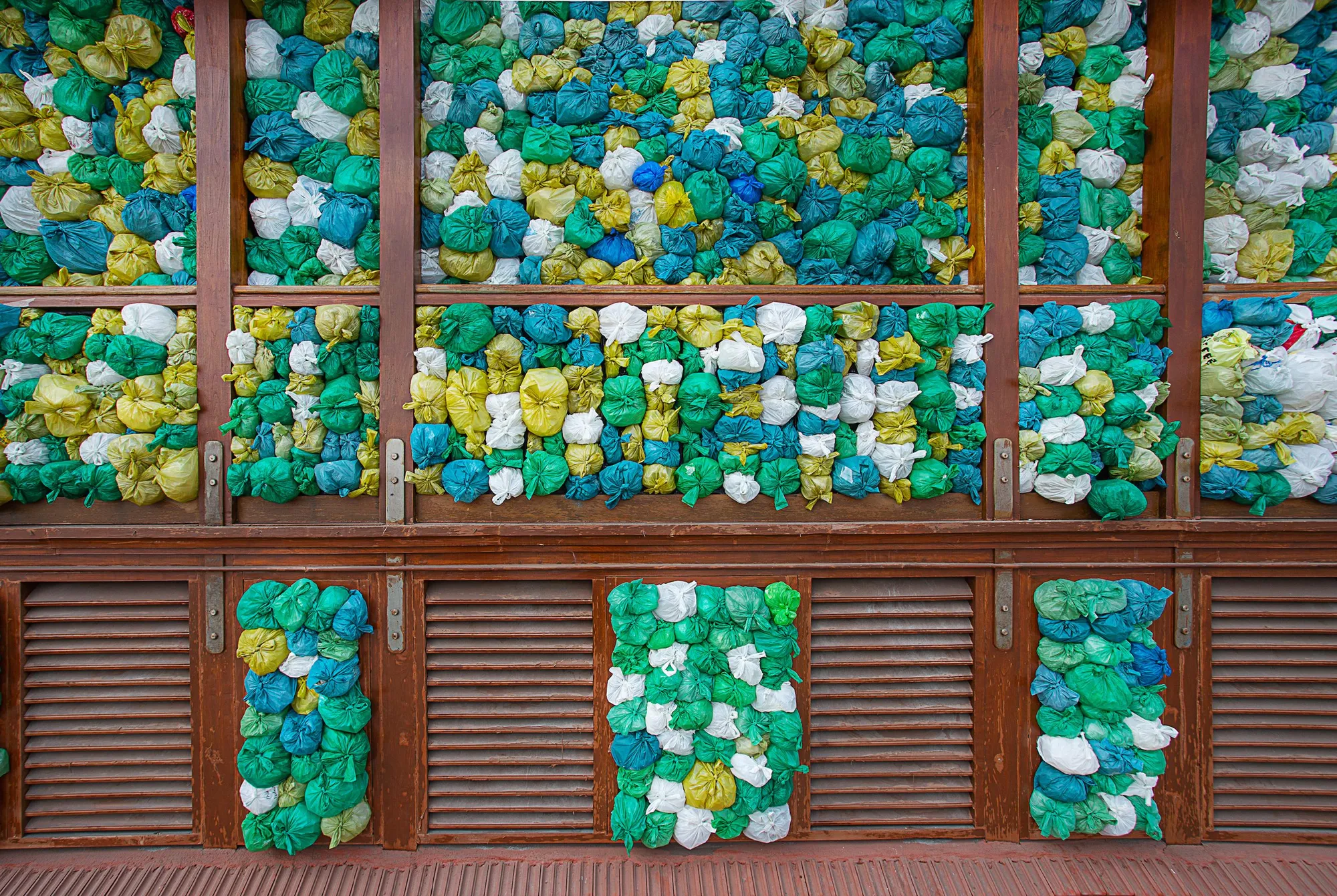 Luzinterruptus Illuminates Our Plastic Predicament: Shedding Light on Our Synthetic Existence