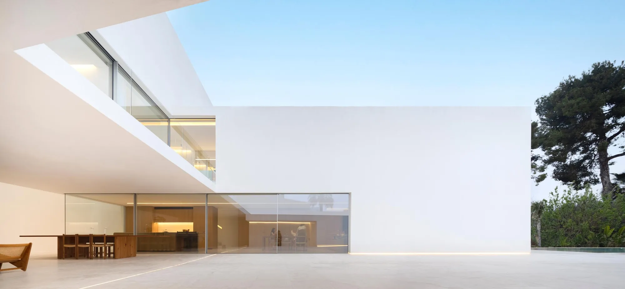 Reimagining Spaces: Fran Silvestre Arquitectos Breathes New Life into The Empty House